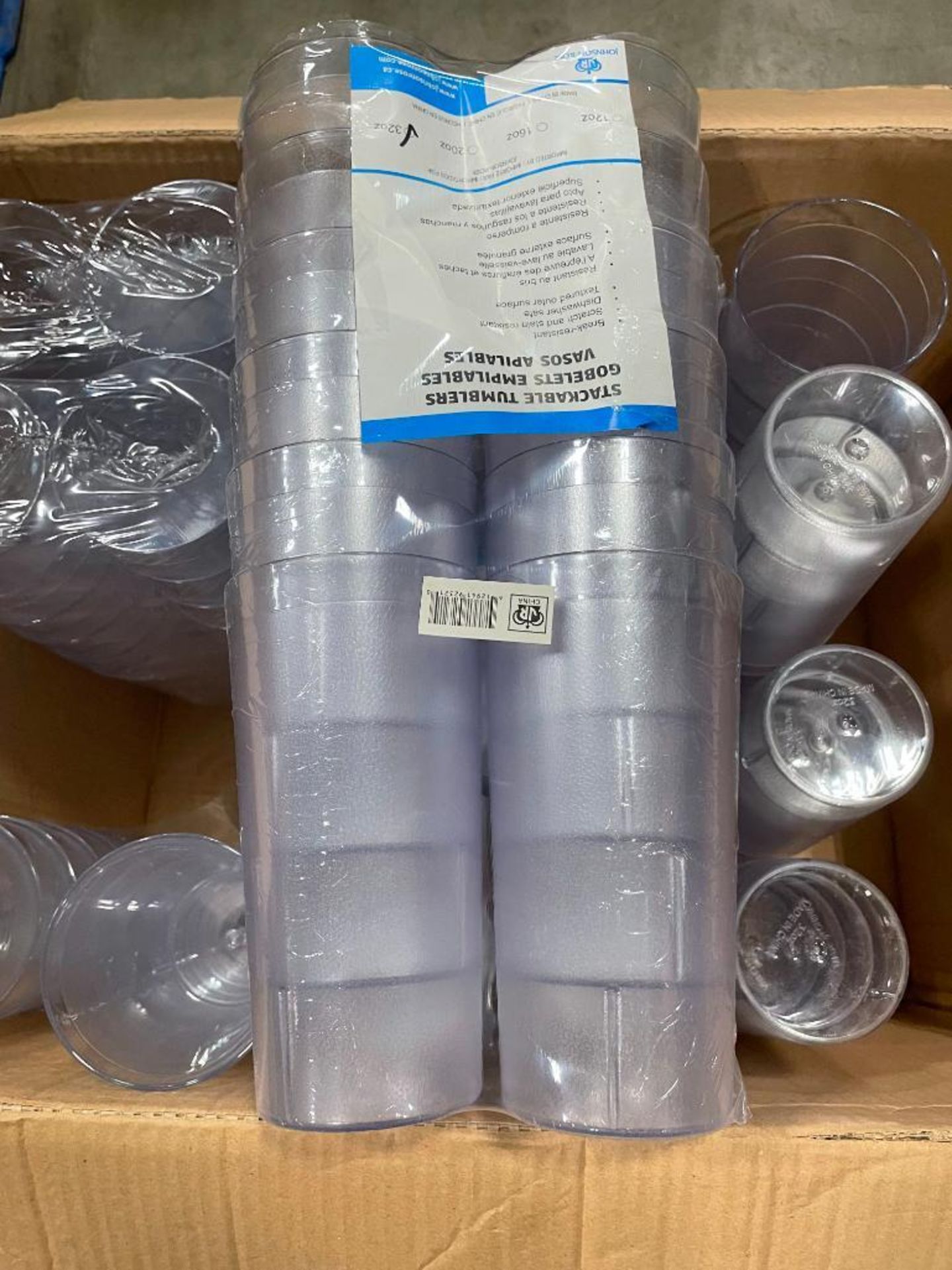 32 OZ PLASTIC STACKABLE CLEAR TUMBLERS - LOT OF 119 - NEW