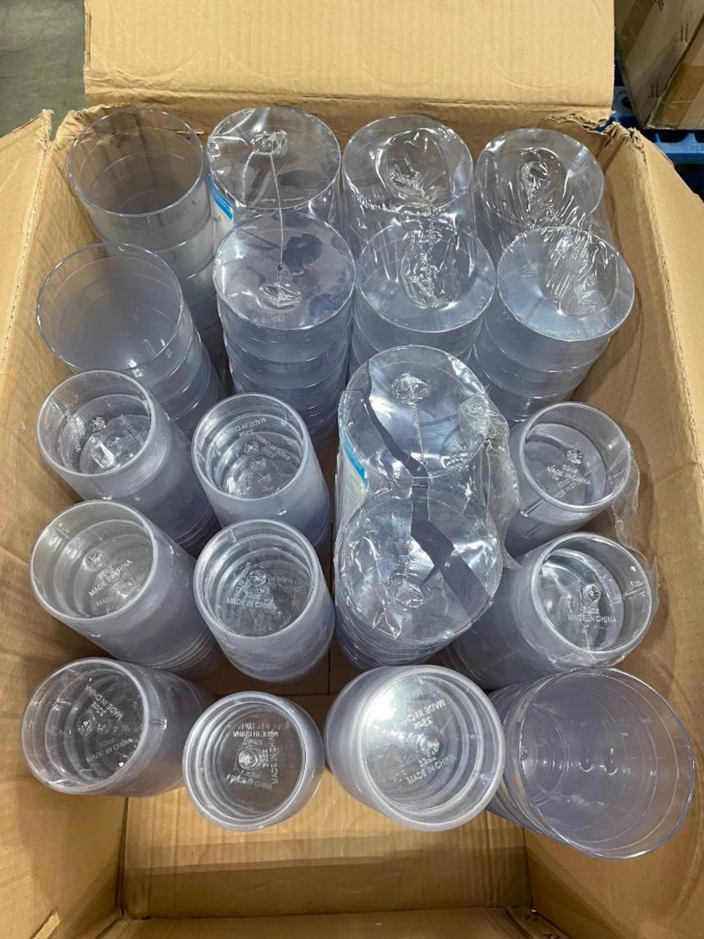 32 OZ PLASTIC STACKABLE CLEAR TUMBLERS - LOT OF 119 - NEW - Image 3 of 5