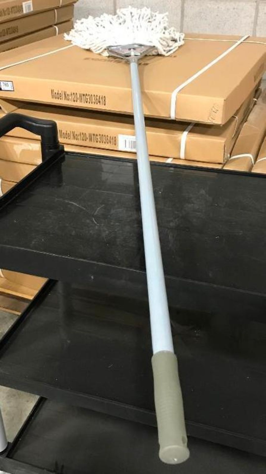 60" METAL HANDLE MOP WITH QUICK RELEASE HEAD