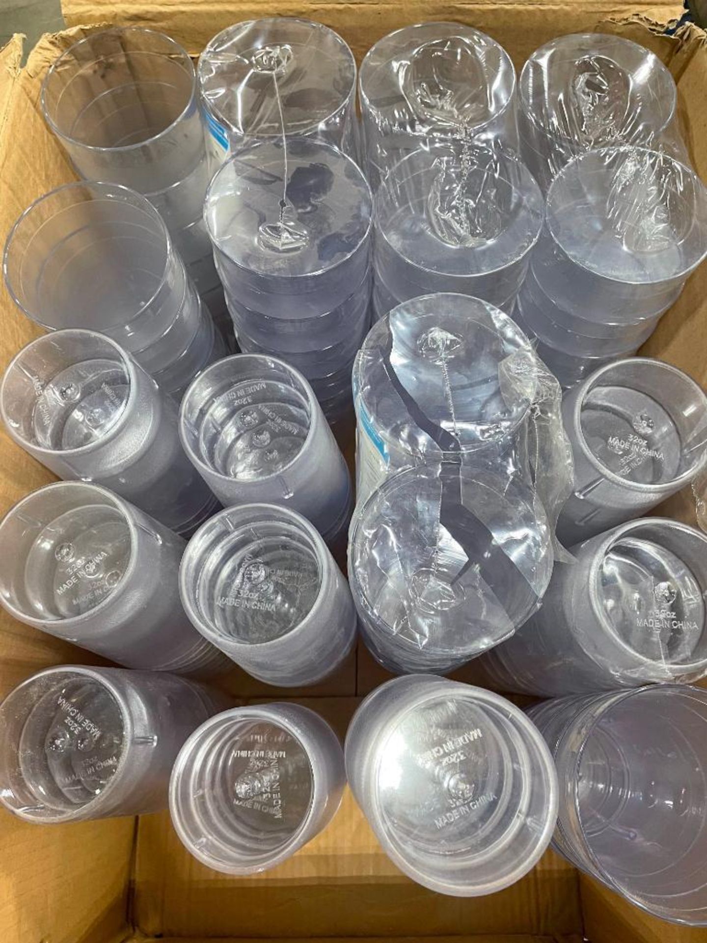 32 OZ PLASTIC STACKABLE CLEAR TUMBLERS - LOT OF 119 - NEW - Image 4 of 5