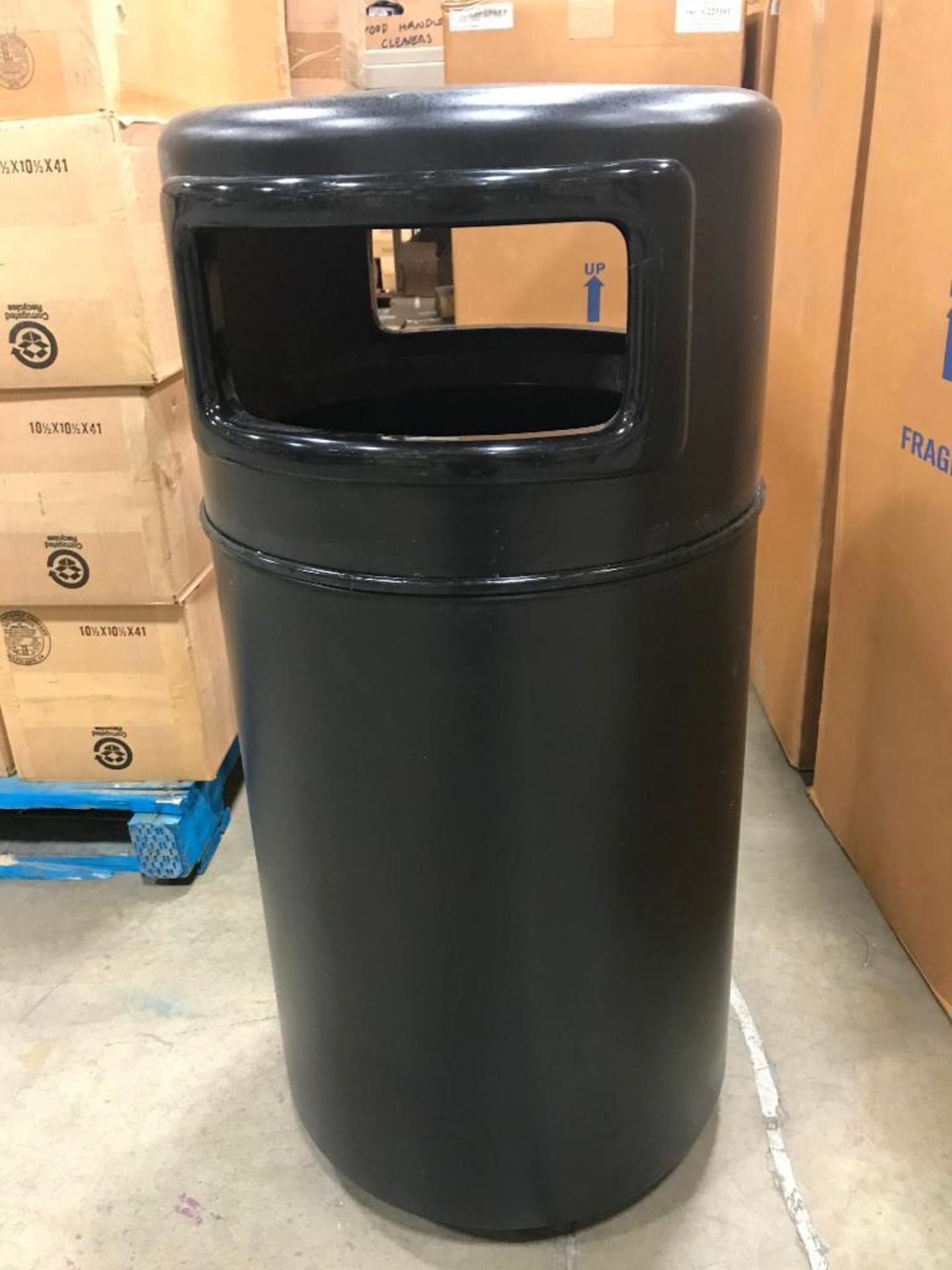 BLACK ROUND FIBERGLASS WASTE / TRASH CAN - INDOOR/OUTDOOR - Image 7 of 7