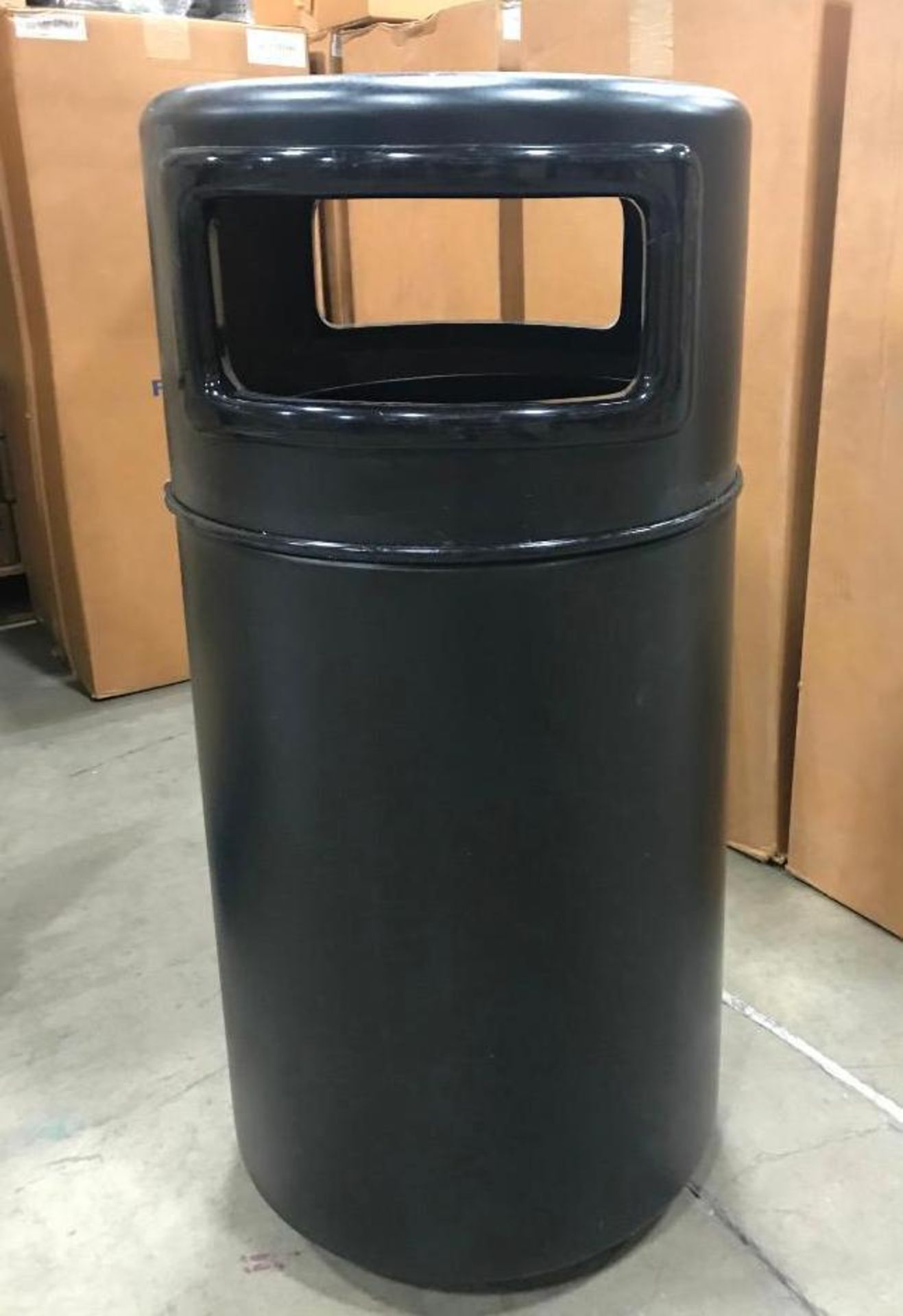 BLACK ROUND FIBERGLASS WASTE / TRASH CAN - INDOOR/OUTDOOR