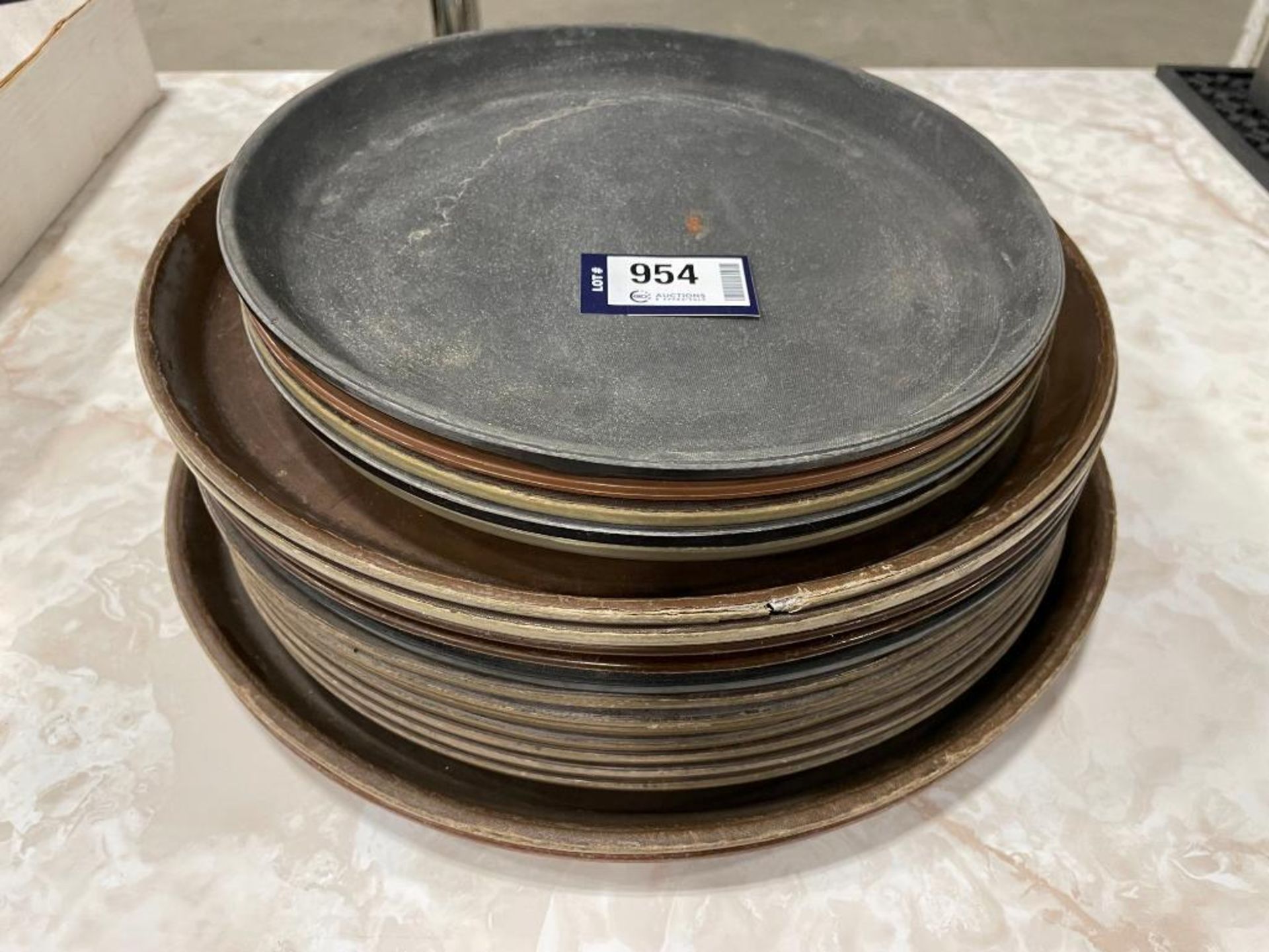 (20) ROUND PLASTIC SERVING TRAYS - Image 3 of 3