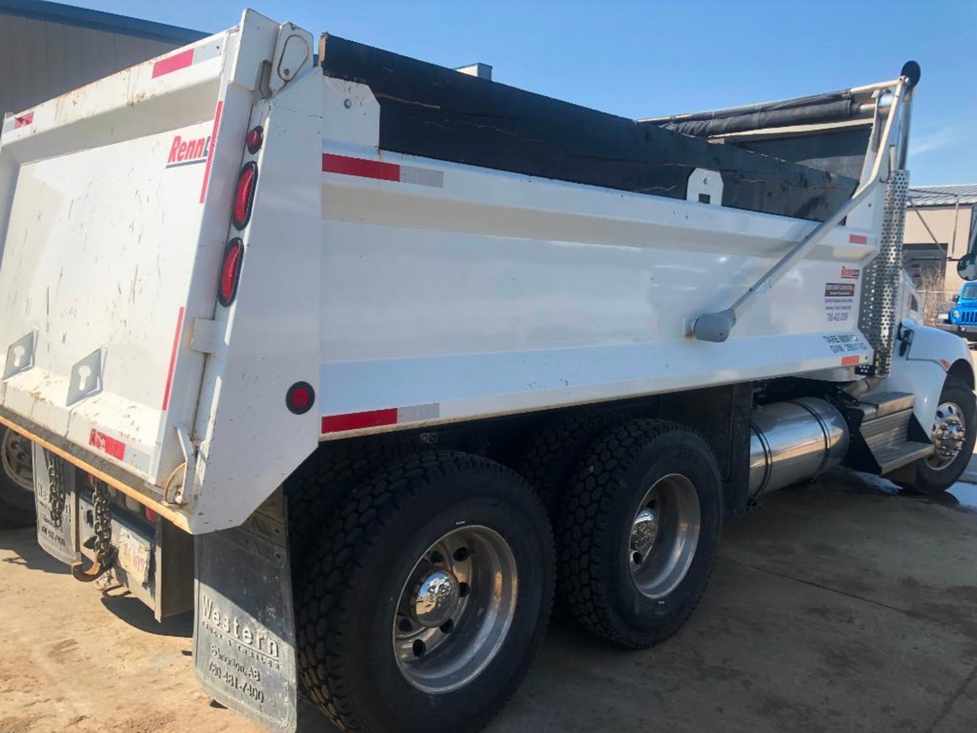 2018 Kenworth T370 End Dump Gravel Truck, 71,840km Showing, VIN #: 2NKHLJ9X2JM990989 - Image 3 of 31