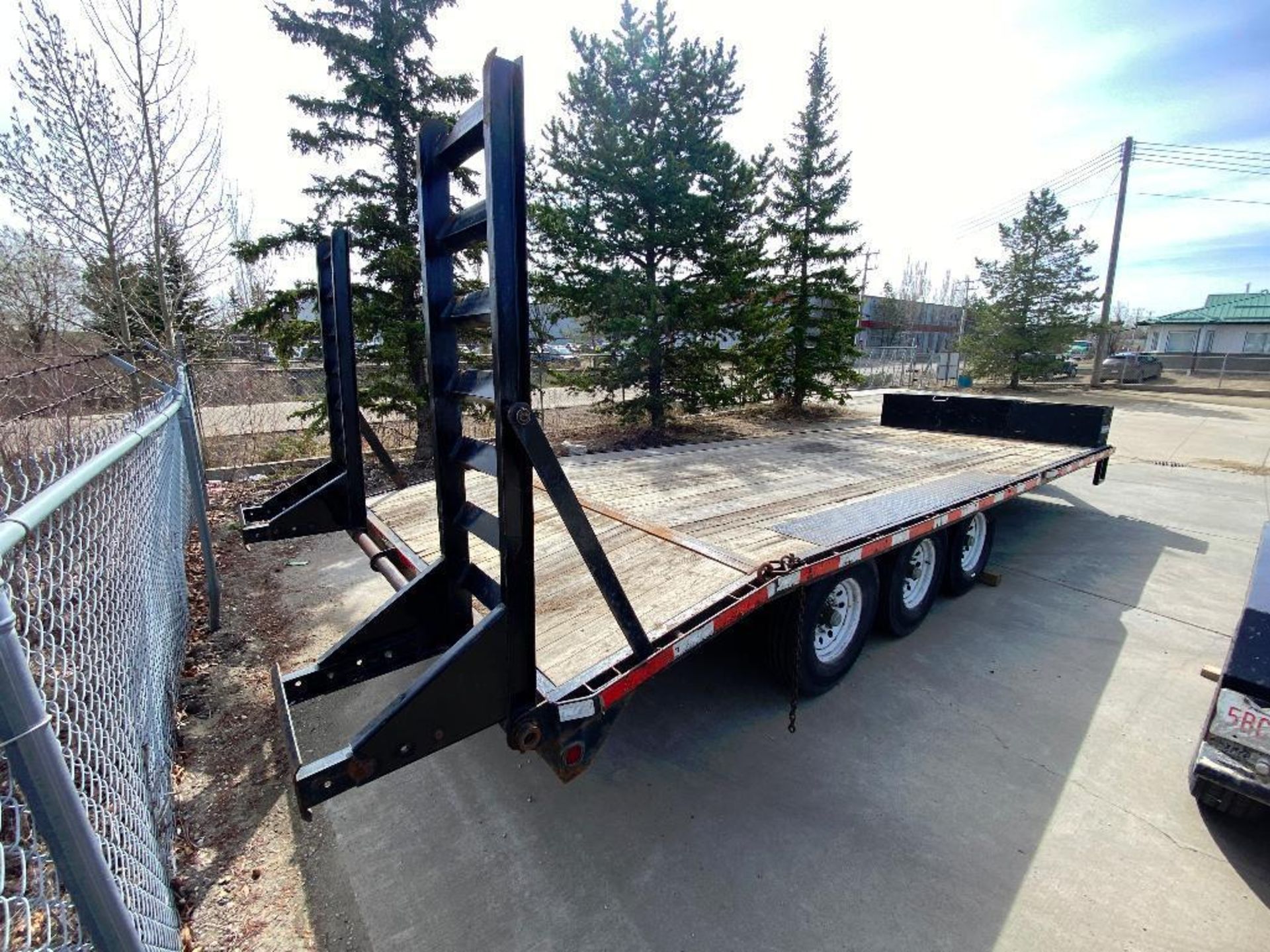 2016 22' ABU Trailers Tri-Axle Equipment Trailer VIN#: 4UGFH2432GD029333 - Image 5 of 15