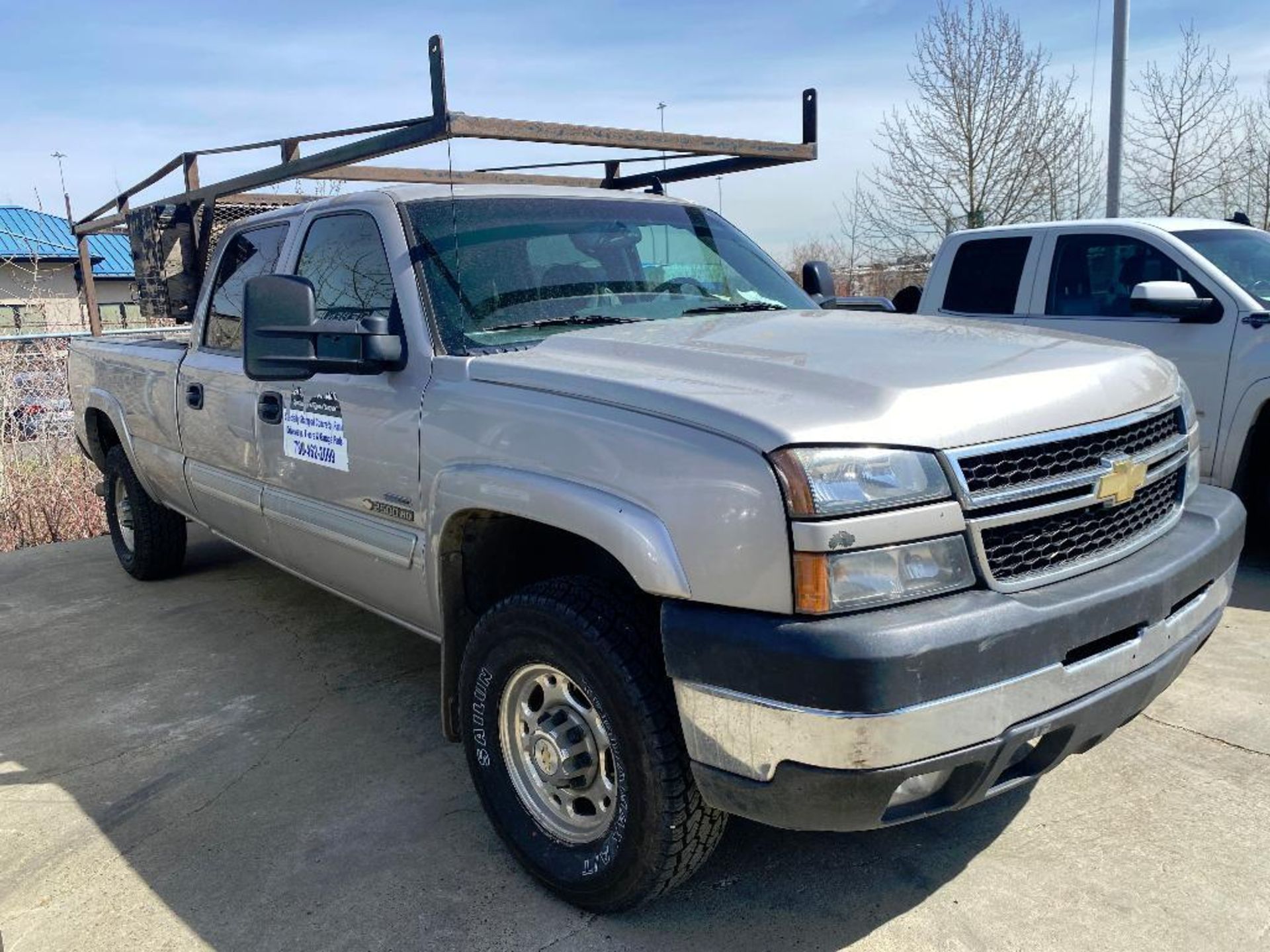 2007 Chevrolet Silverado 2500HD Crew Cab Diesel w/ Truck Rack VIN #: 1GCHK23D77F174517 - Image 17 of 23