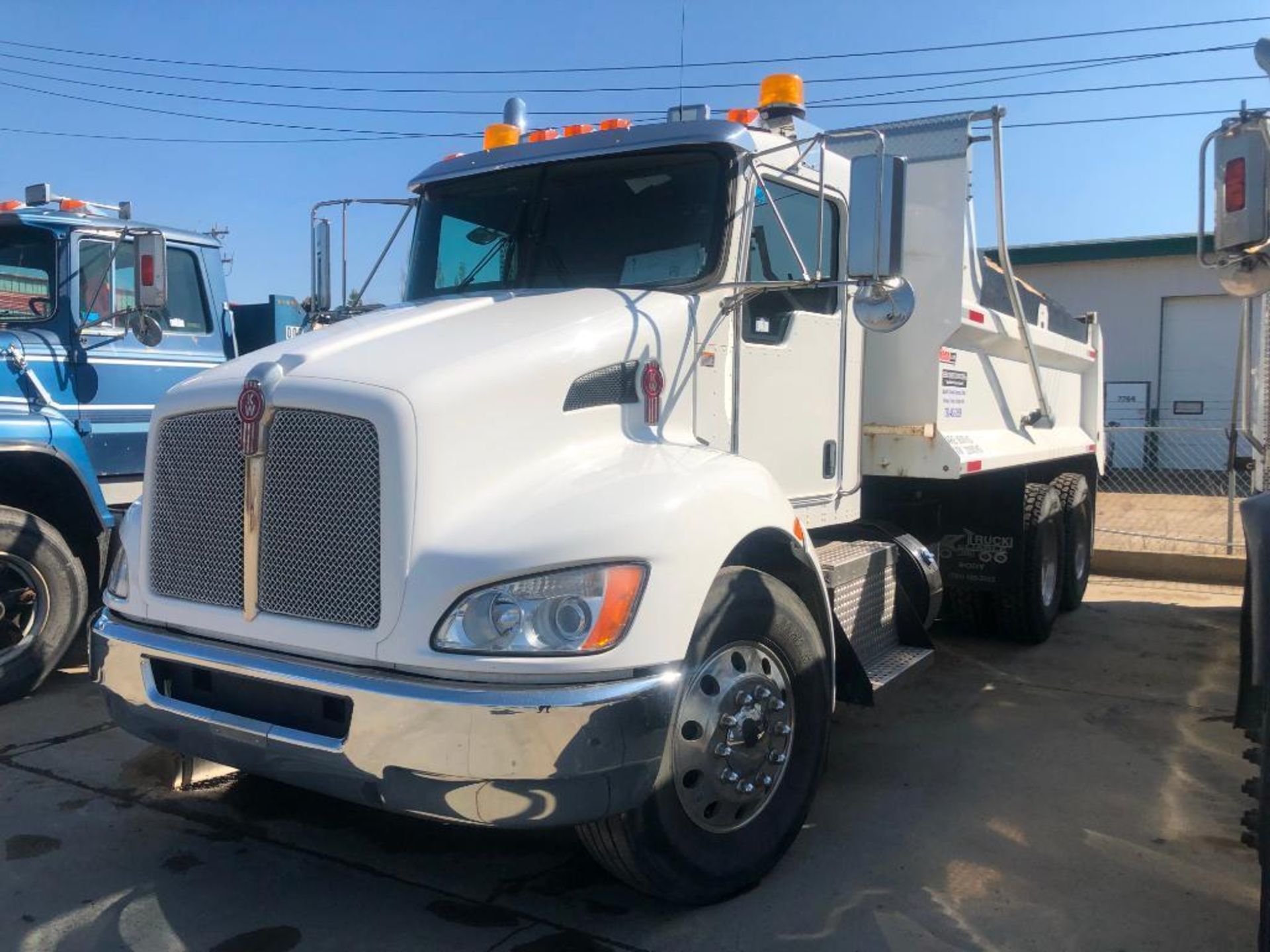 2018 Kenworth T370 End Dump Gravel Truck, 71,840km Showing, VIN #: 2NKHLJ9X2JM990989