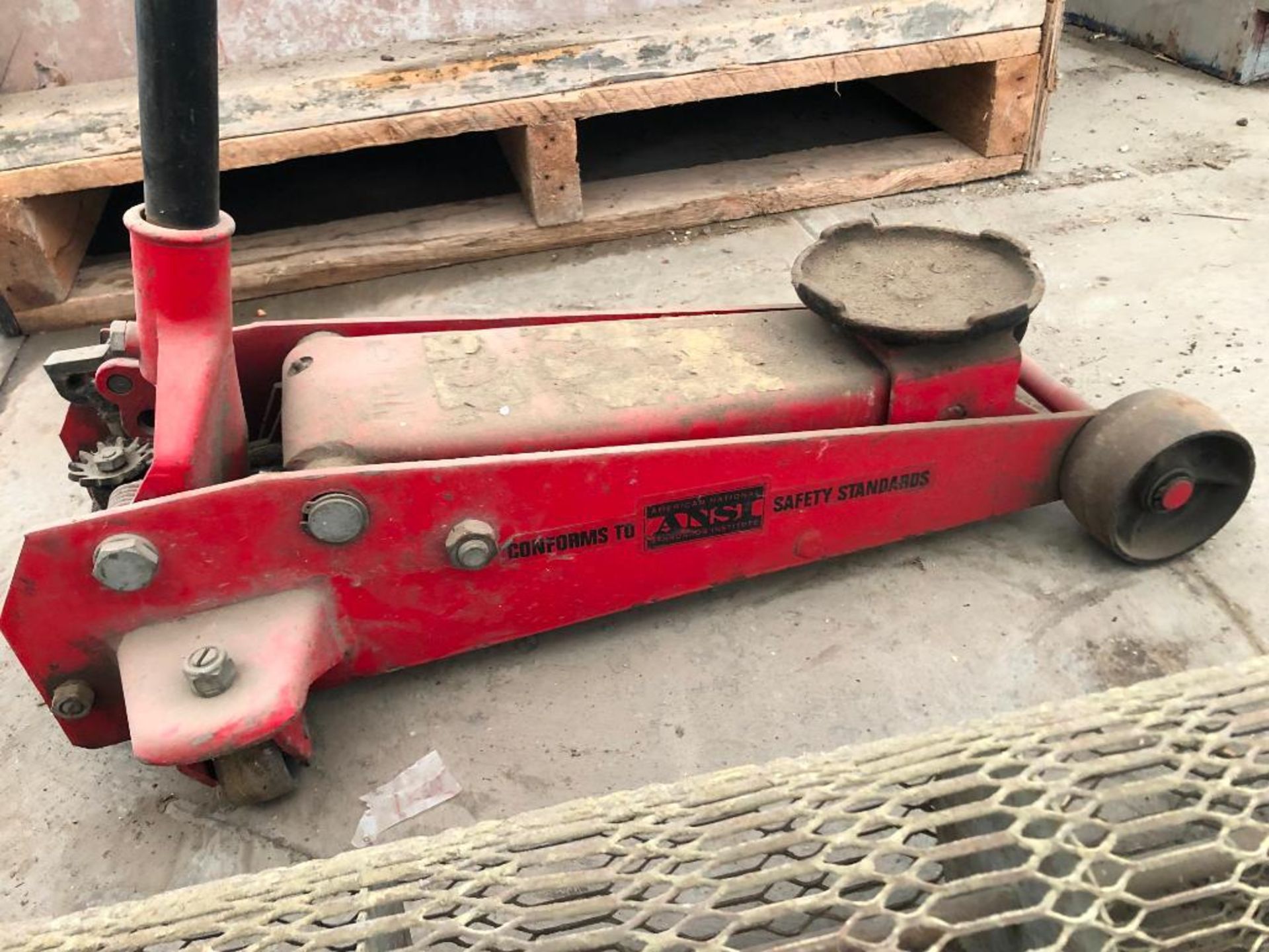 3-ton Floor Jack. - Image 3 of 4