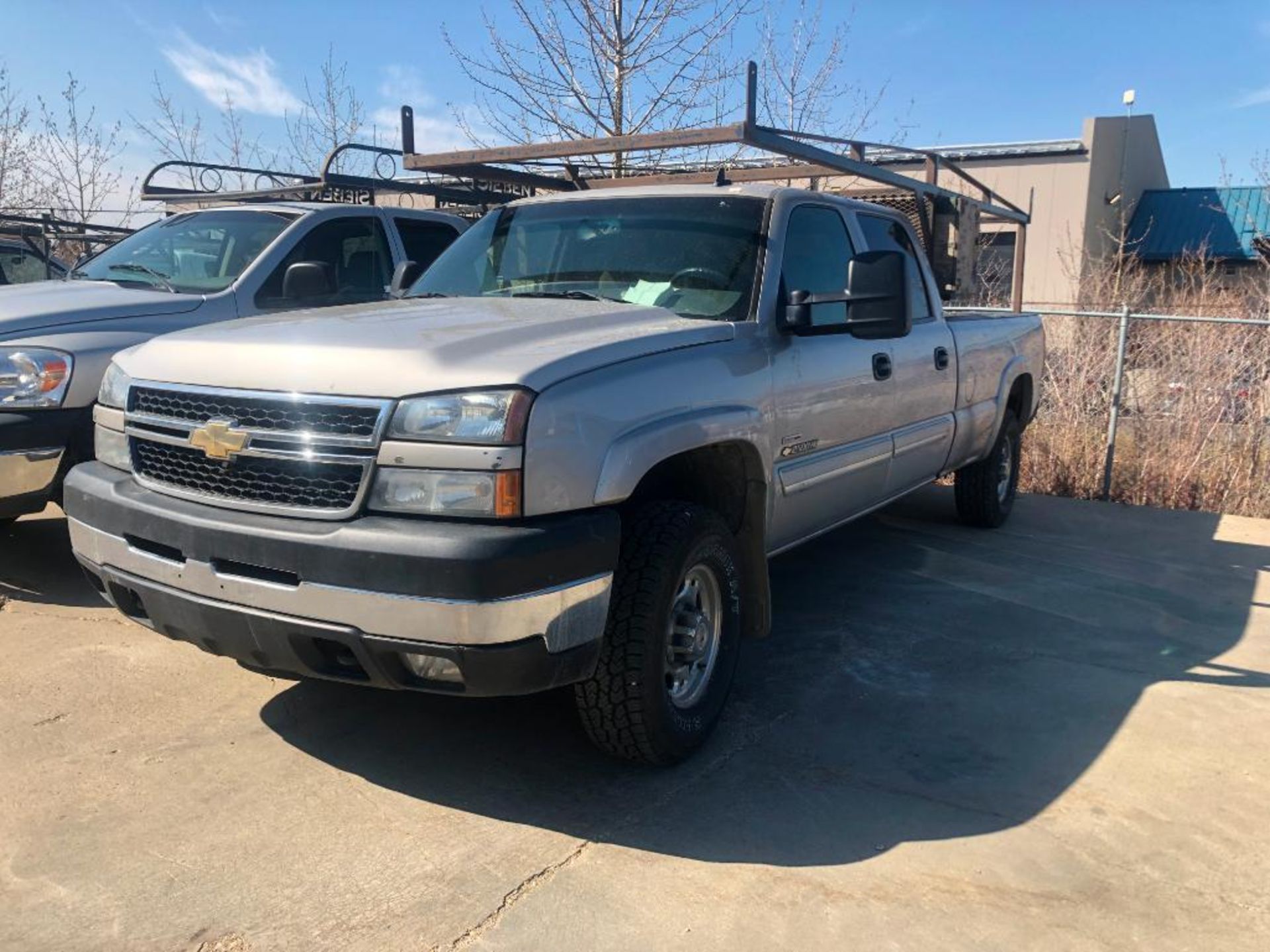 2007 Chevrolet Silverado 2500HD Crew Cab Diesel w/ Truck Rack VIN #: 1GCHK23D77F174517 - Image 2 of 23