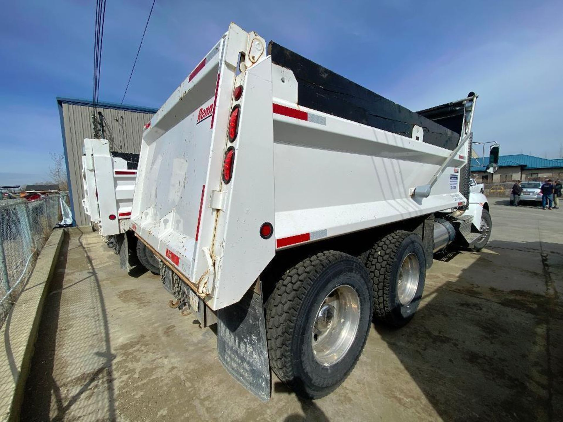 2018 Kenworth T370 End Dump Gravel Truck, 71,840km Showing, VIN #: 2NKHLJ9X2JM990989 - Image 12 of 31