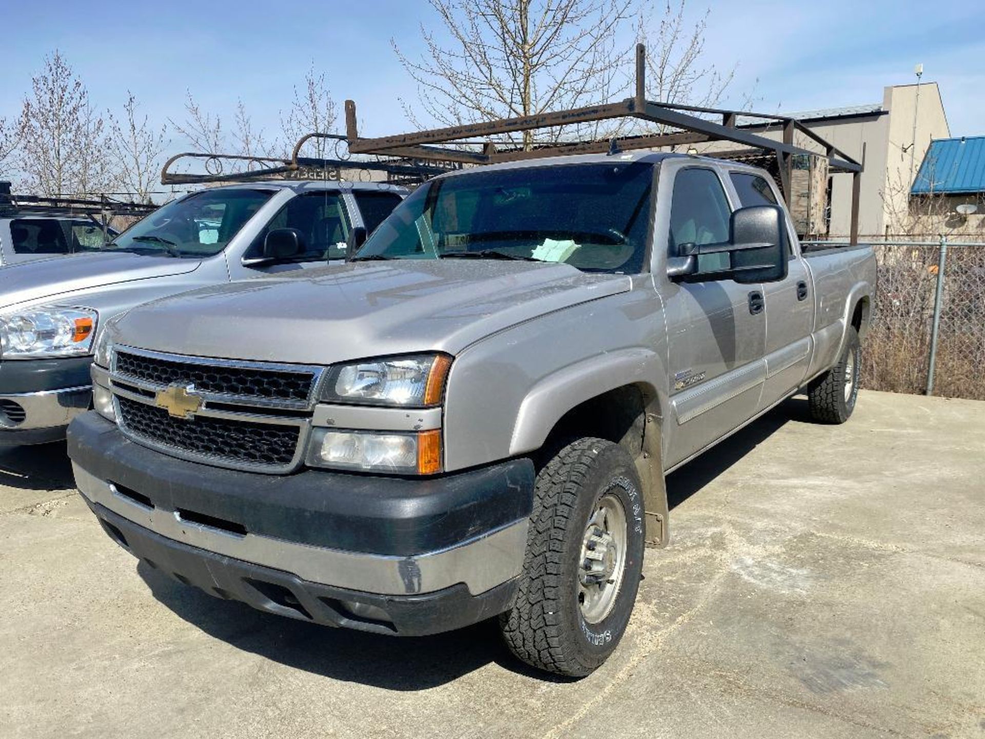 2007 Chevrolet Silverado 2500HD Crew Cab Diesel w/ Truck Rack VIN #: 1GCHK23D77F174517 - Image 18 of 23