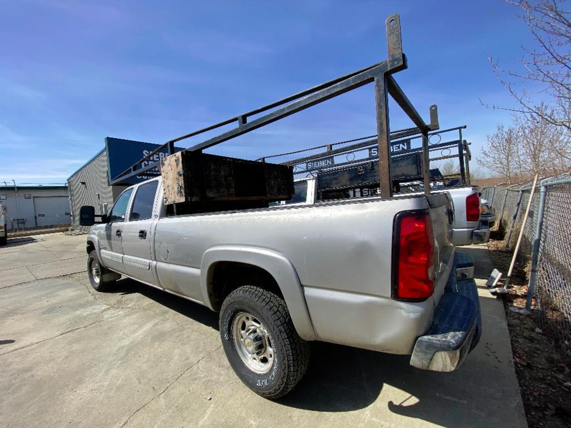 2007 Chevrolet Silverado 2500HD Crew Cab Diesel w/ Truck Rack VIN #: 1GCHK23D77F174517 - Image 15 of 23