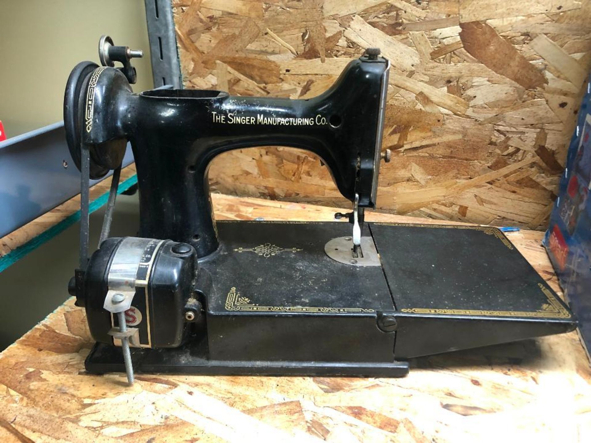 Vintage Singer Featherweight Sewing Machine