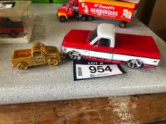 Dub City OldSkool 1972 Chevy Cheyenne 1/24 Scale Model & Mini Gold Pickup Desk Clock