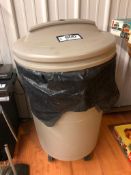 Rubbermaid Garbage Bin