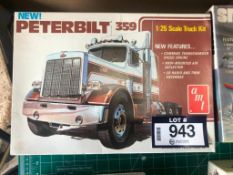 AMT Peterbilt 359 Truck Kit 1/25 Scale Model