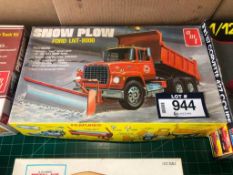 AMT Snow Plow Ford LNT-8000 1/25 Scale Model