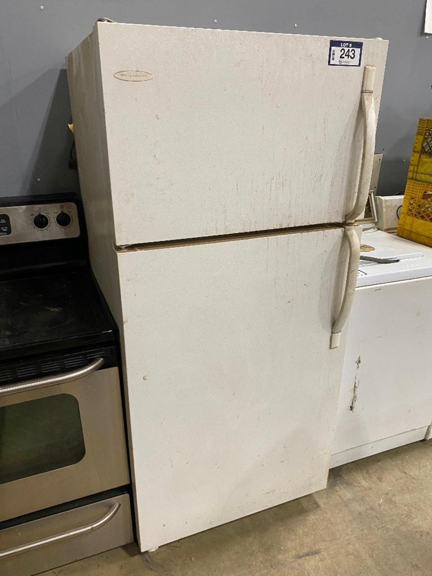 Frigidaire 18.2Cu Ft. Refrigerator/Freezer