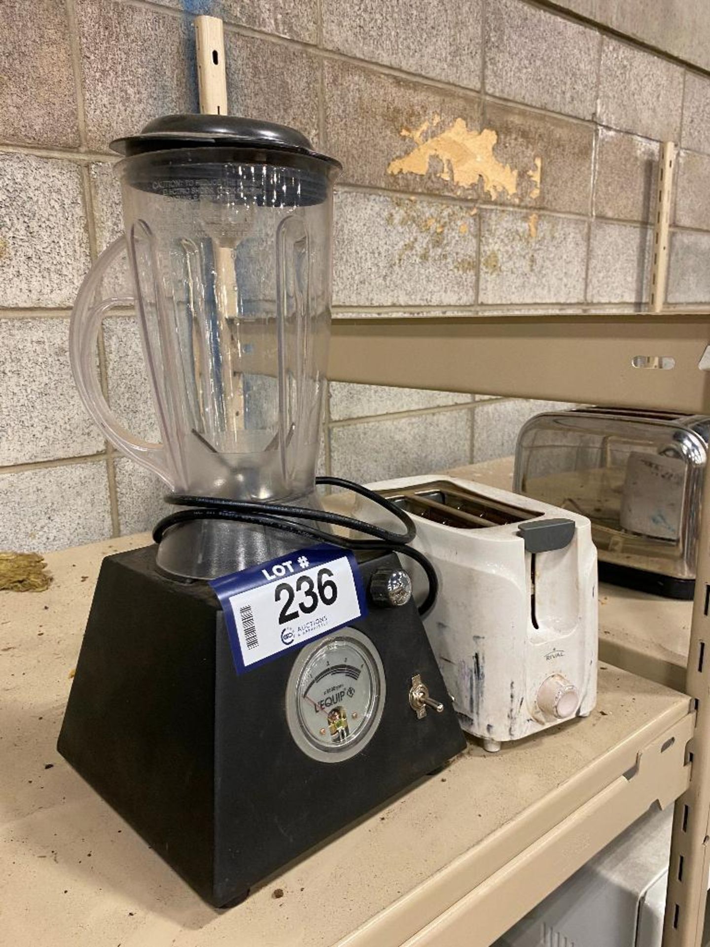 Lot of Blender and Toaster