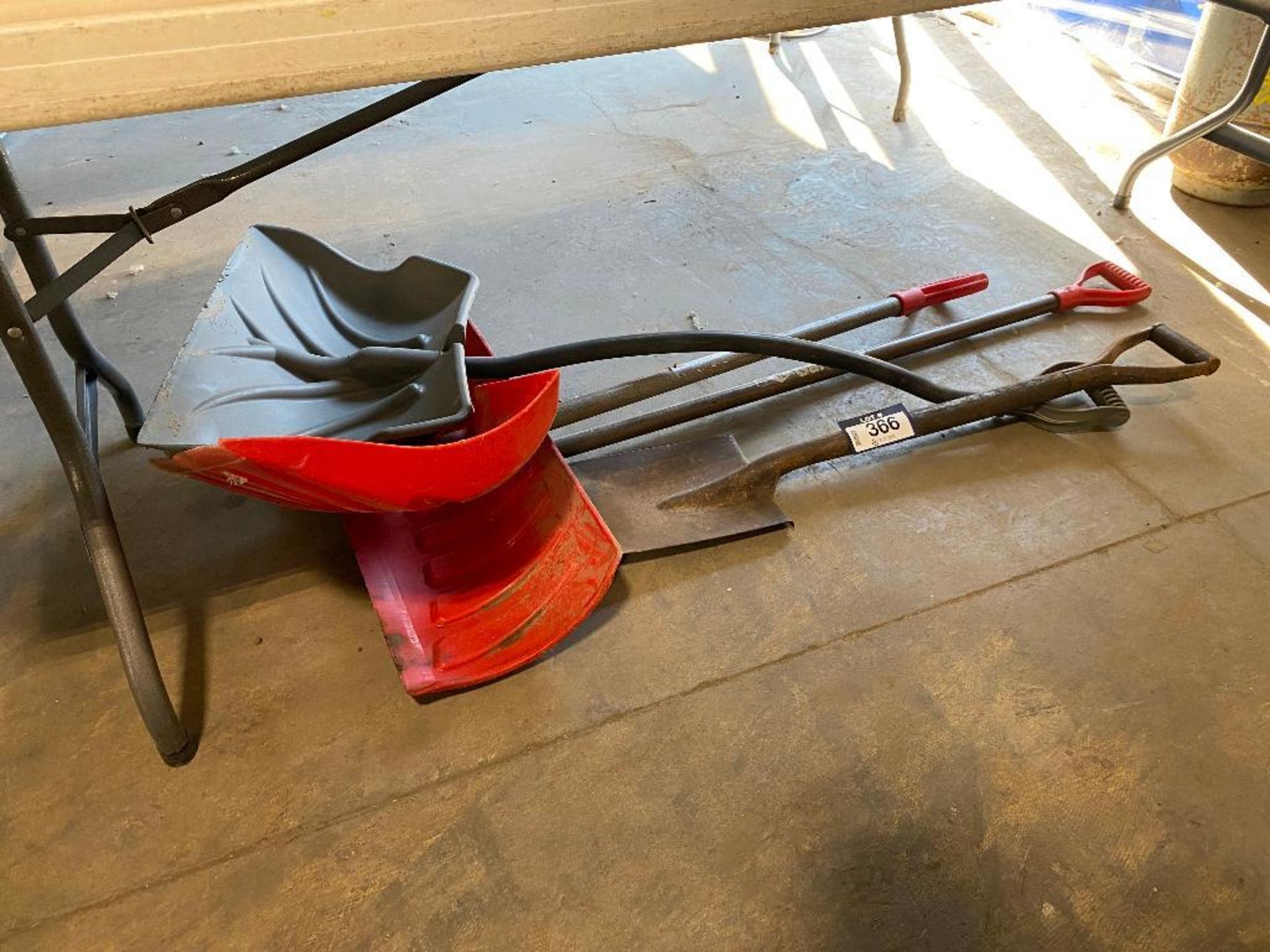 Lot of (4) Asst. Shovels