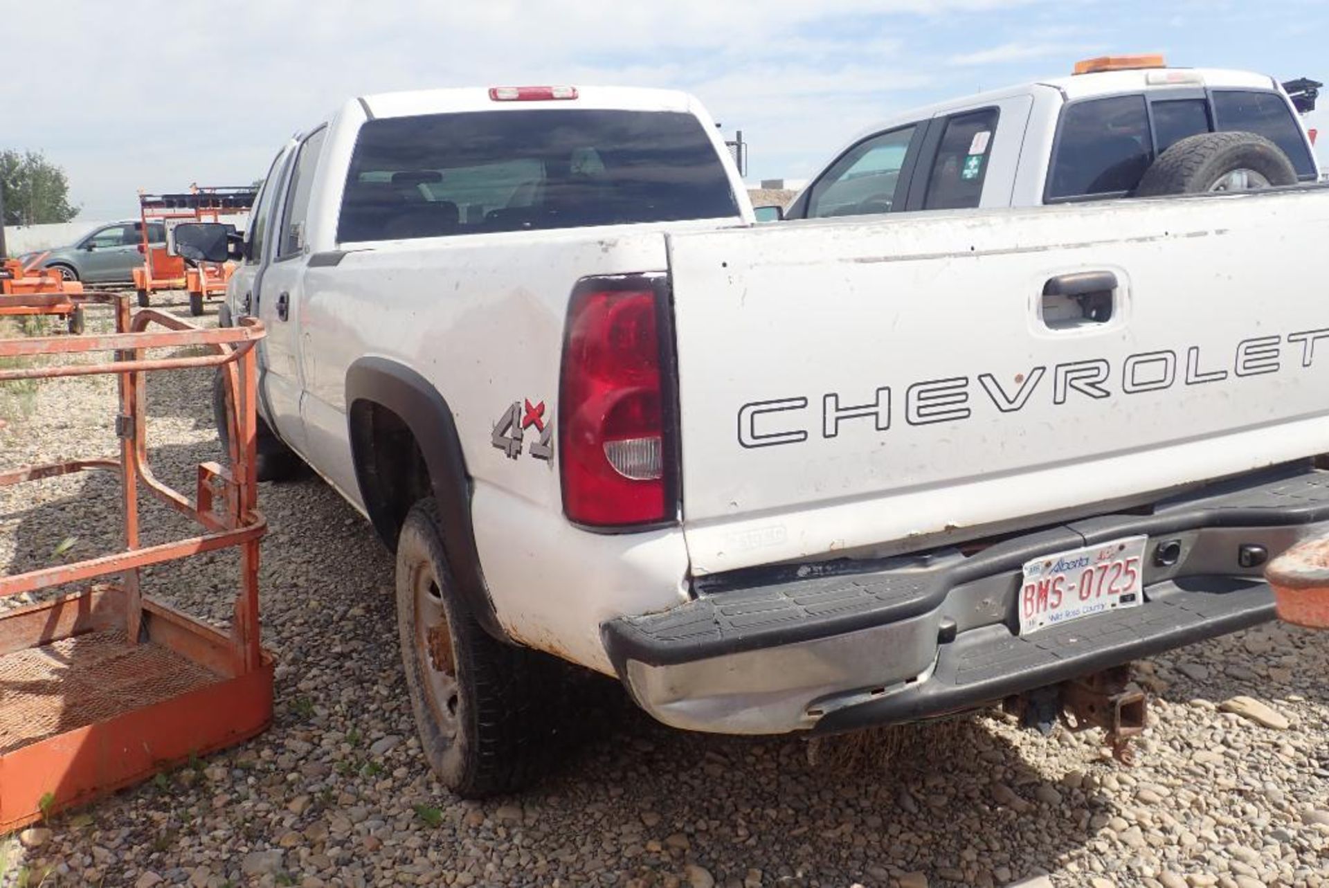 2005 Chevrolet Silverado 3500 Crew Cab 4x4 Pickup Truck. VIN 1GCHK33U25F901887. - Image 4 of 9