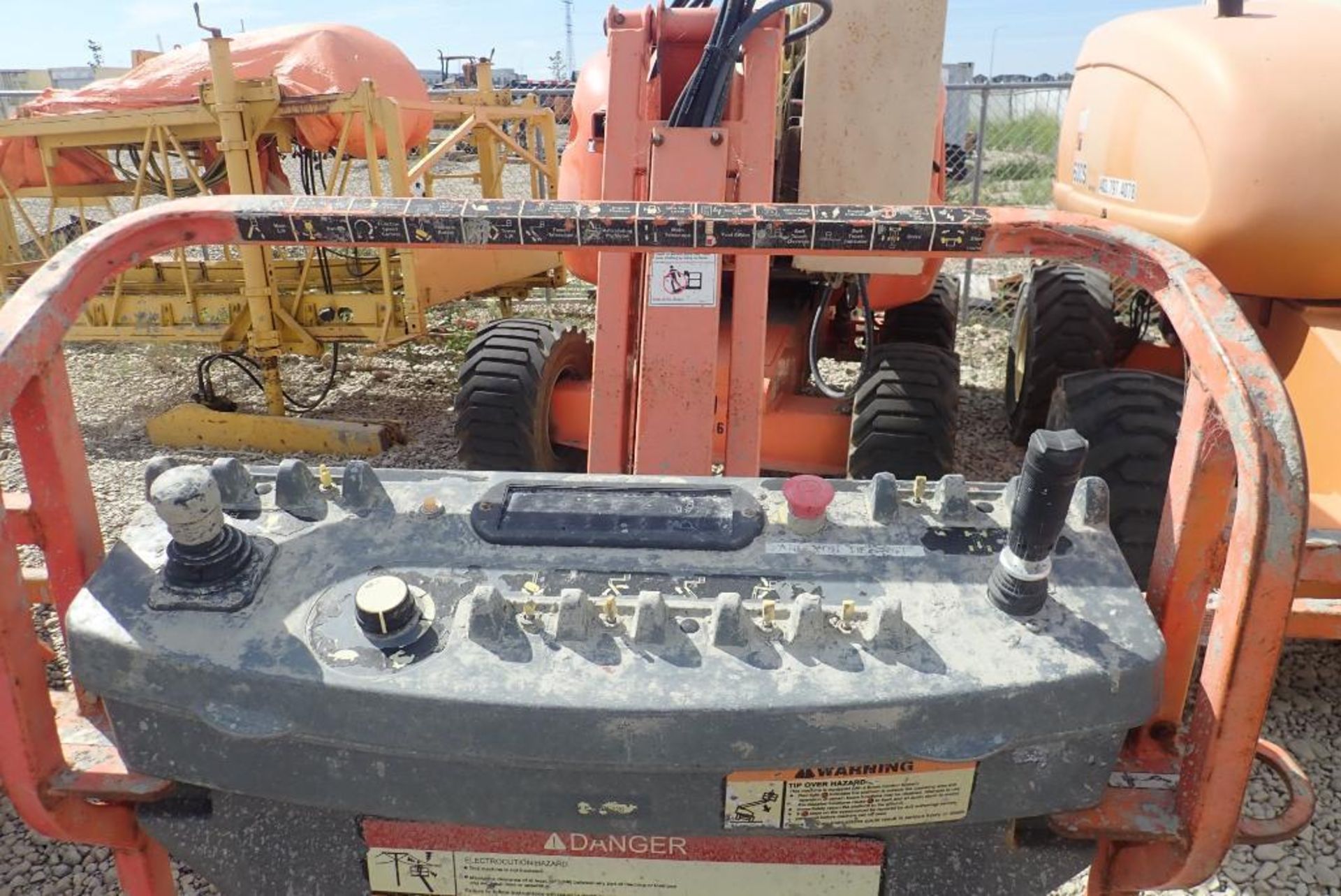 2006 JLG 450AJ SII Articulating 4WD Boom Lift. SN 0300094367. **LOCATED AT 14017-52 STREET NE** - Image 9 of 20