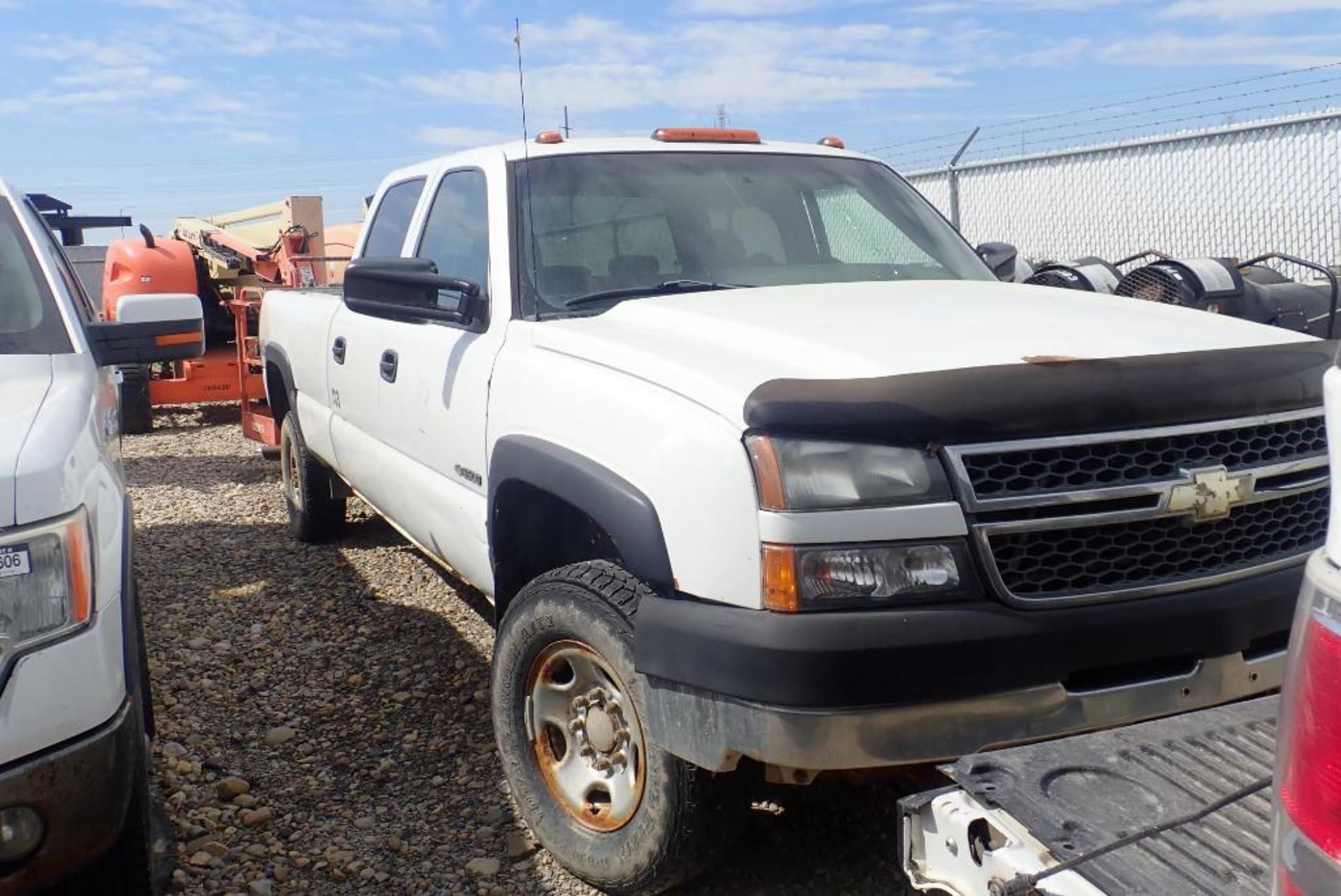 2005 Chevrolet Silverado 3500 Crew Cab 4x4 Pickup Truck. VIN 1GCHK33U25F901887. - Image 2 of 9