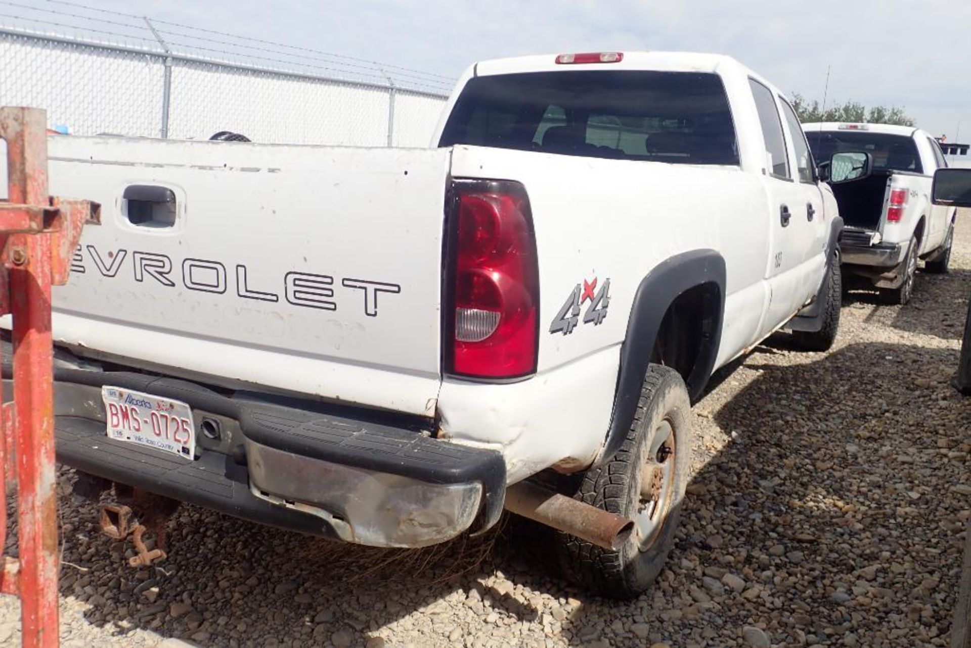 2005 Chevrolet Silverado 3500 Crew Cab 4x4 Pickup Truck. VIN 1GCHK33U25F901887. - Image 3 of 9