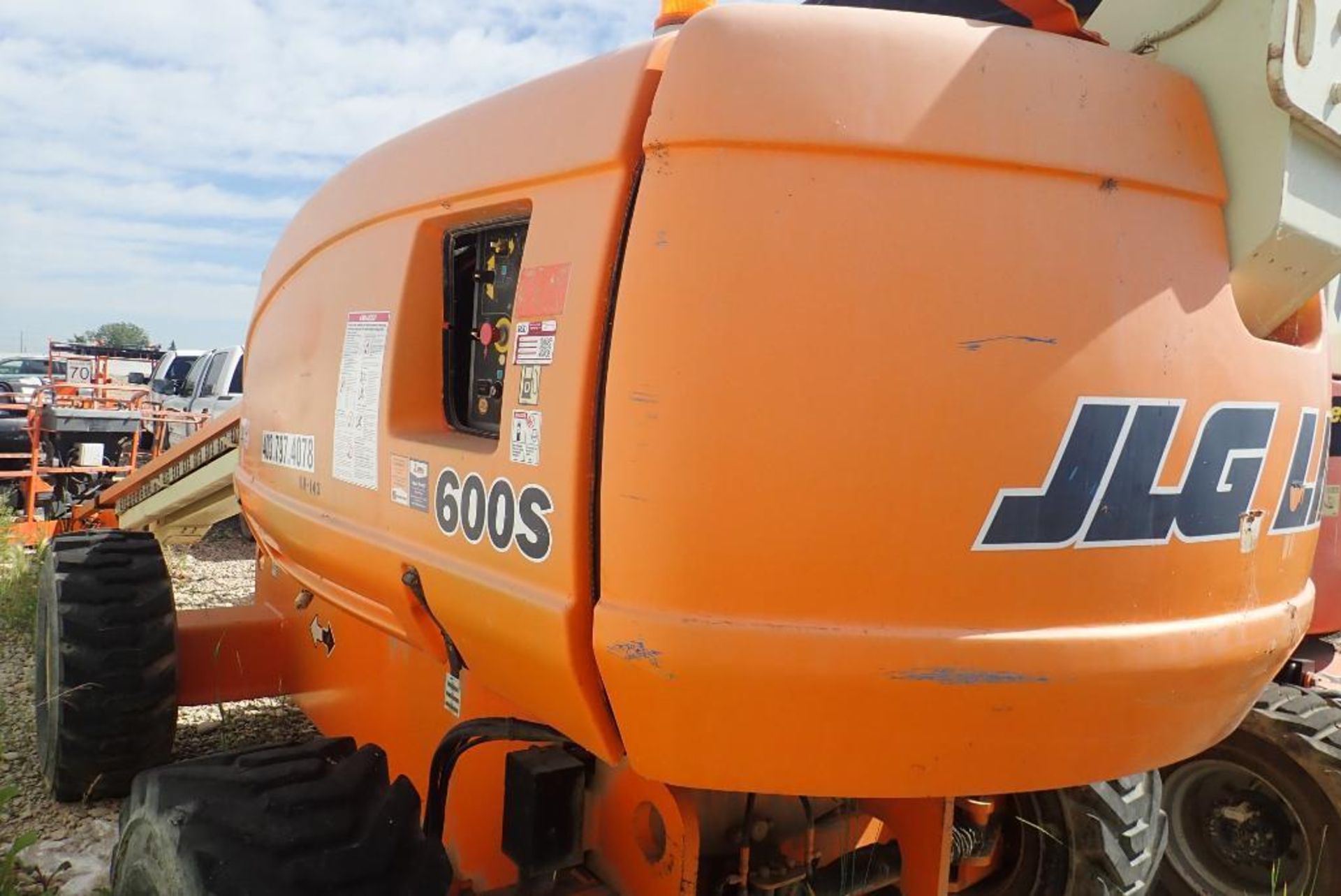 2005 JLG 600S 4WD Boom Lift. SN 0300083236. **LOCATED AT 14017-52 STREET NE** - Image 6 of 22