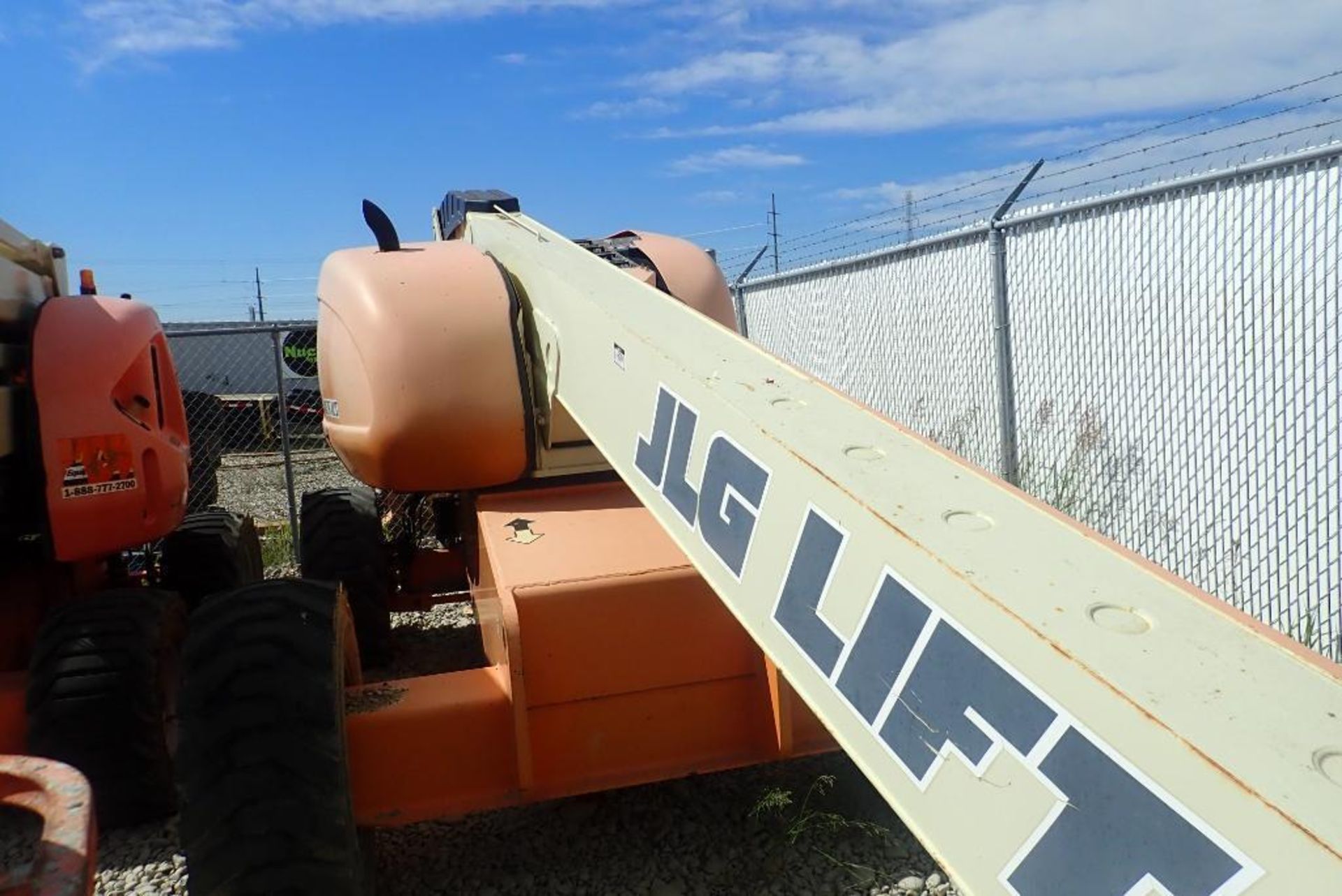 2005 JLG 600S 4WD Boom Lift. SN 0300083236. **LOCATED AT 14017-52 STREET NE** - Image 13 of 22