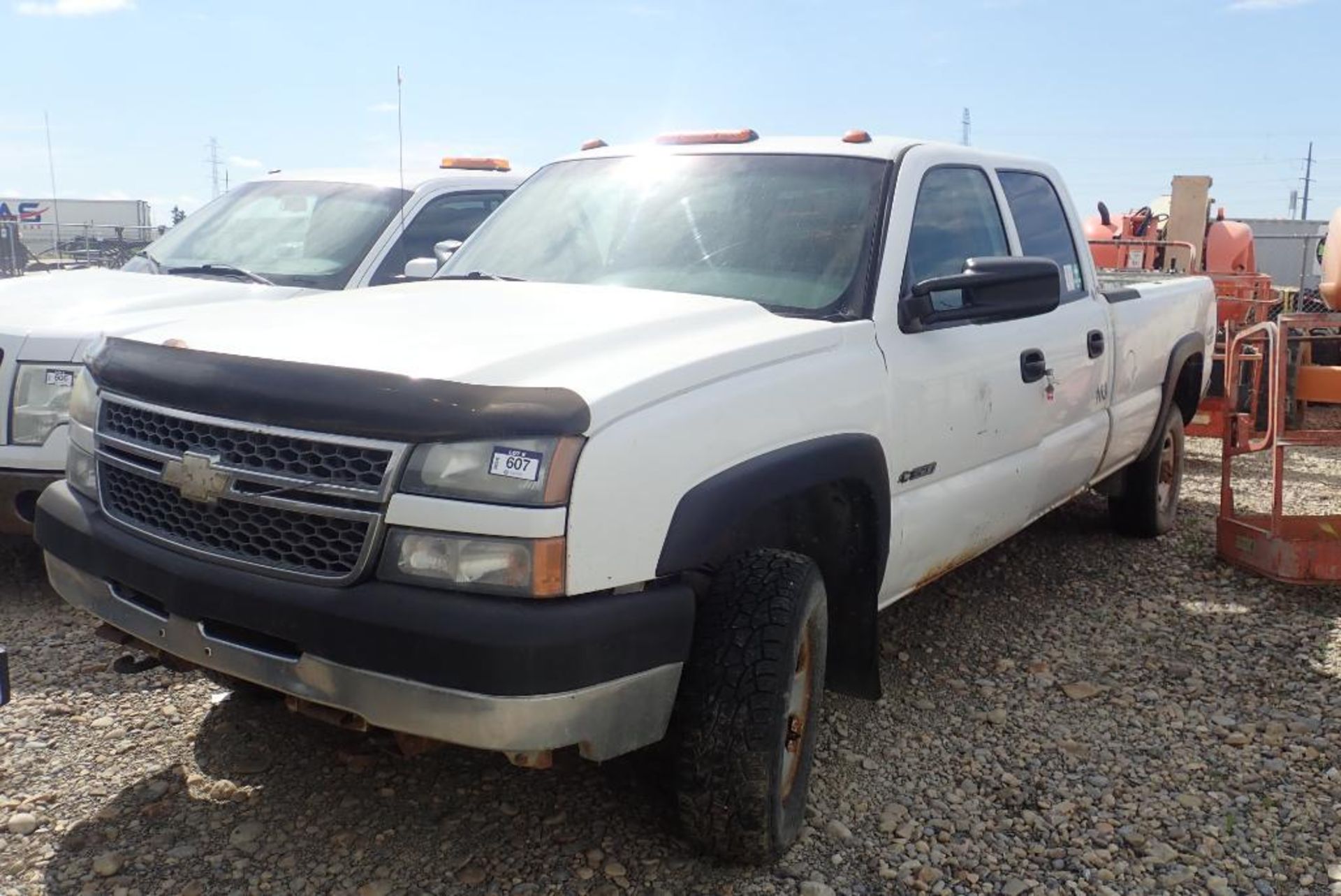 2005 Chevrolet Silverado 3500 Crew Cab 4x4 Pickup Truck. VIN 1GCHK33U25F901887.