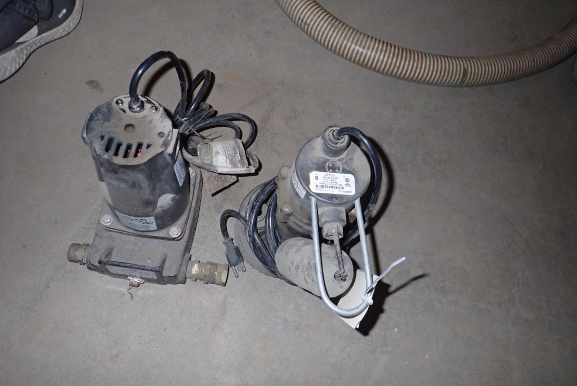 Lot of 2 Submersible Pumps. - Image 3 of 3