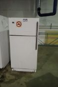 White Westinghouse Top Freezer/Bottom Refrigerator.