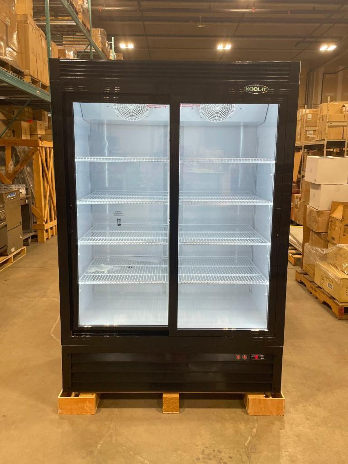 DOUBLE SLIDING GLASS DOOR COOLER, 33.5 CU. FT, LED DISPLAY - NEW