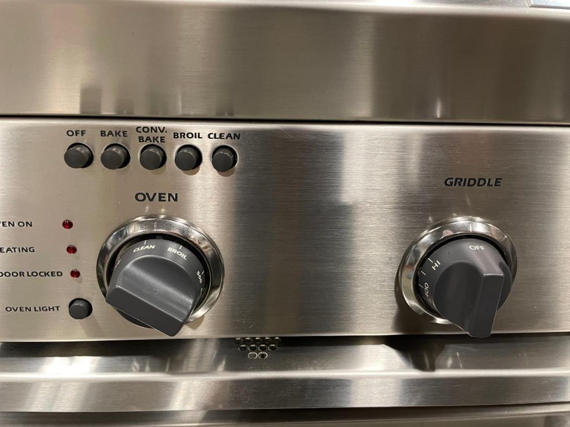 THERMADOR PROFESSIONAL GCR484GG STAINLESS STEEL DUAL FUEL RANGE WITH DOUBLE OVENS - Image 18 of 22