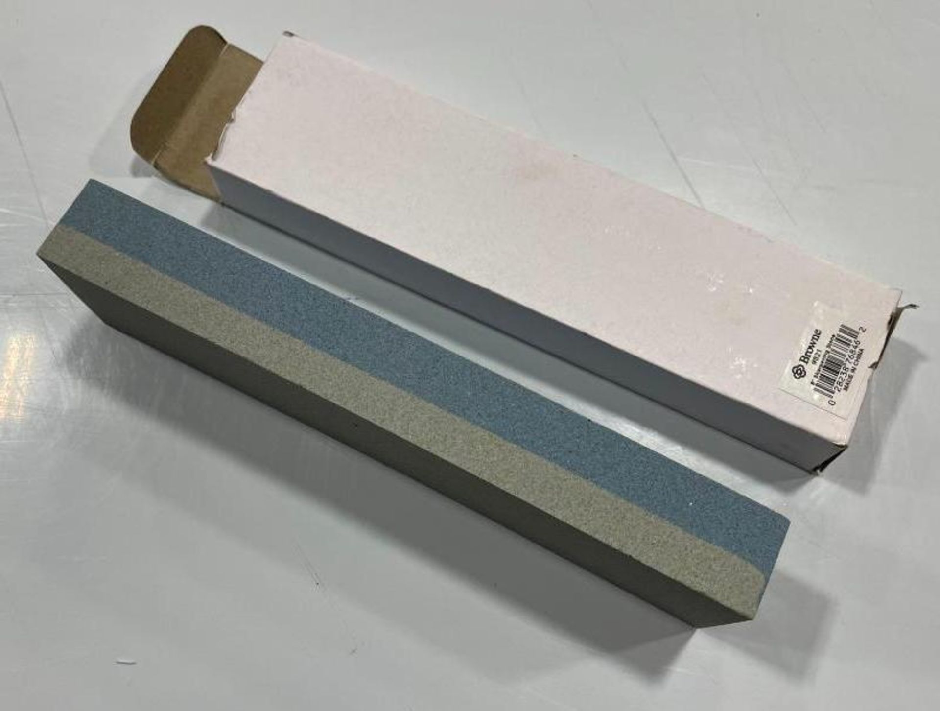 BROWNE 821 SILICON CARBIDE 8" SHARPENING STONE - Image 3 of 5