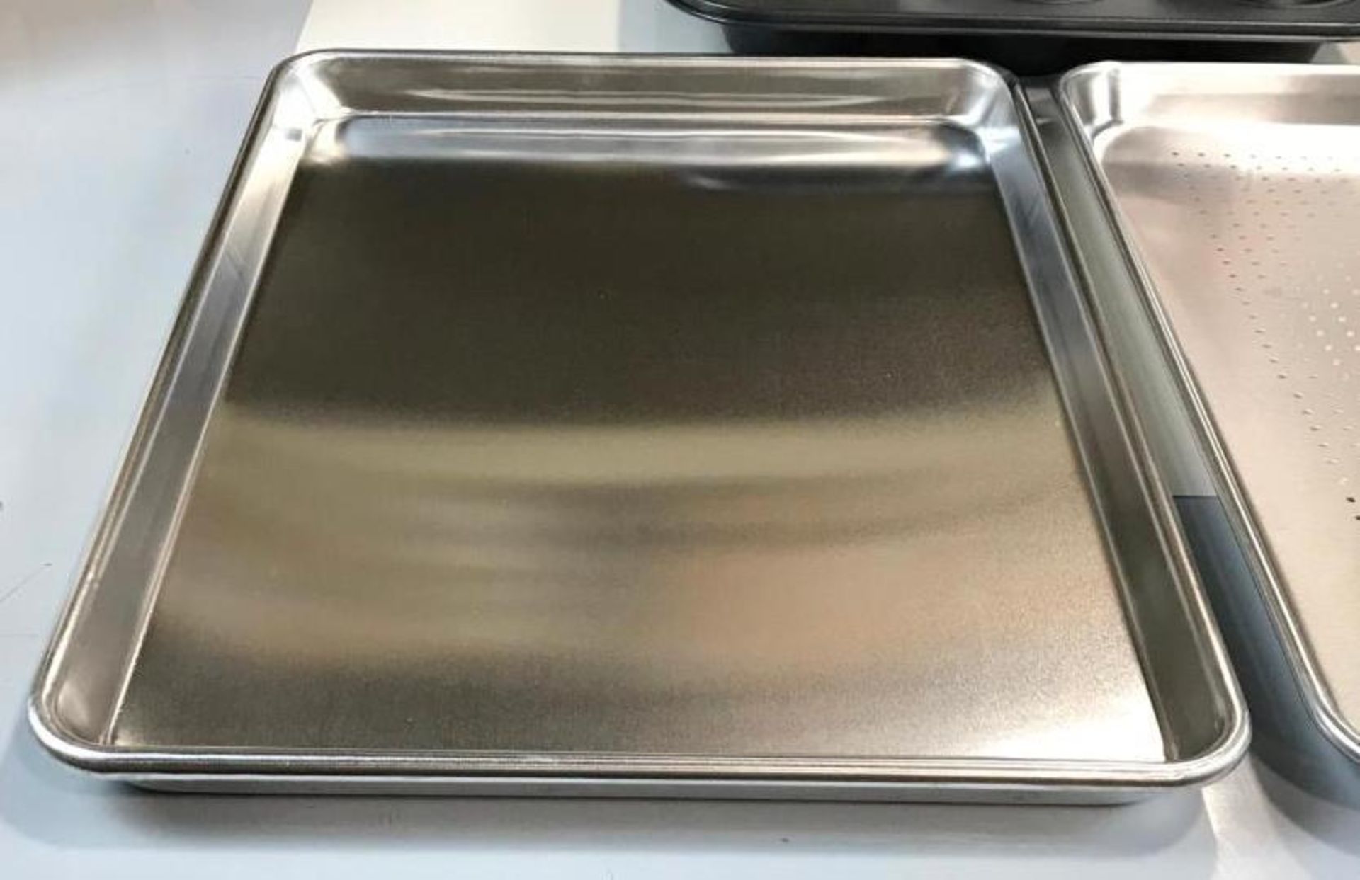 NEW BAKING PAN SET INCLUDING: - Image 3 of 6