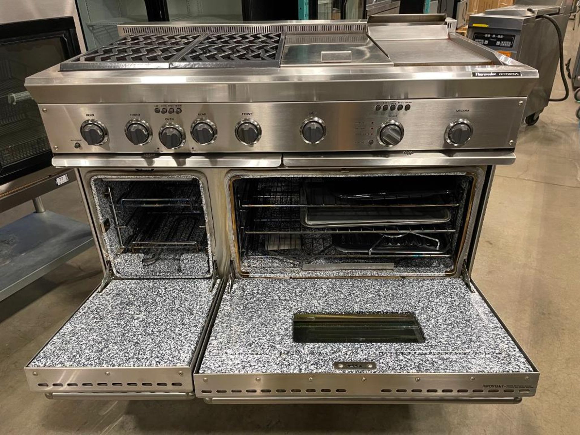 THERMADOR PROFESSIONAL GCR484GG STAINLESS STEEL DUAL FUEL RANGE WITH DOUBLE OVENS - Image 2 of 22