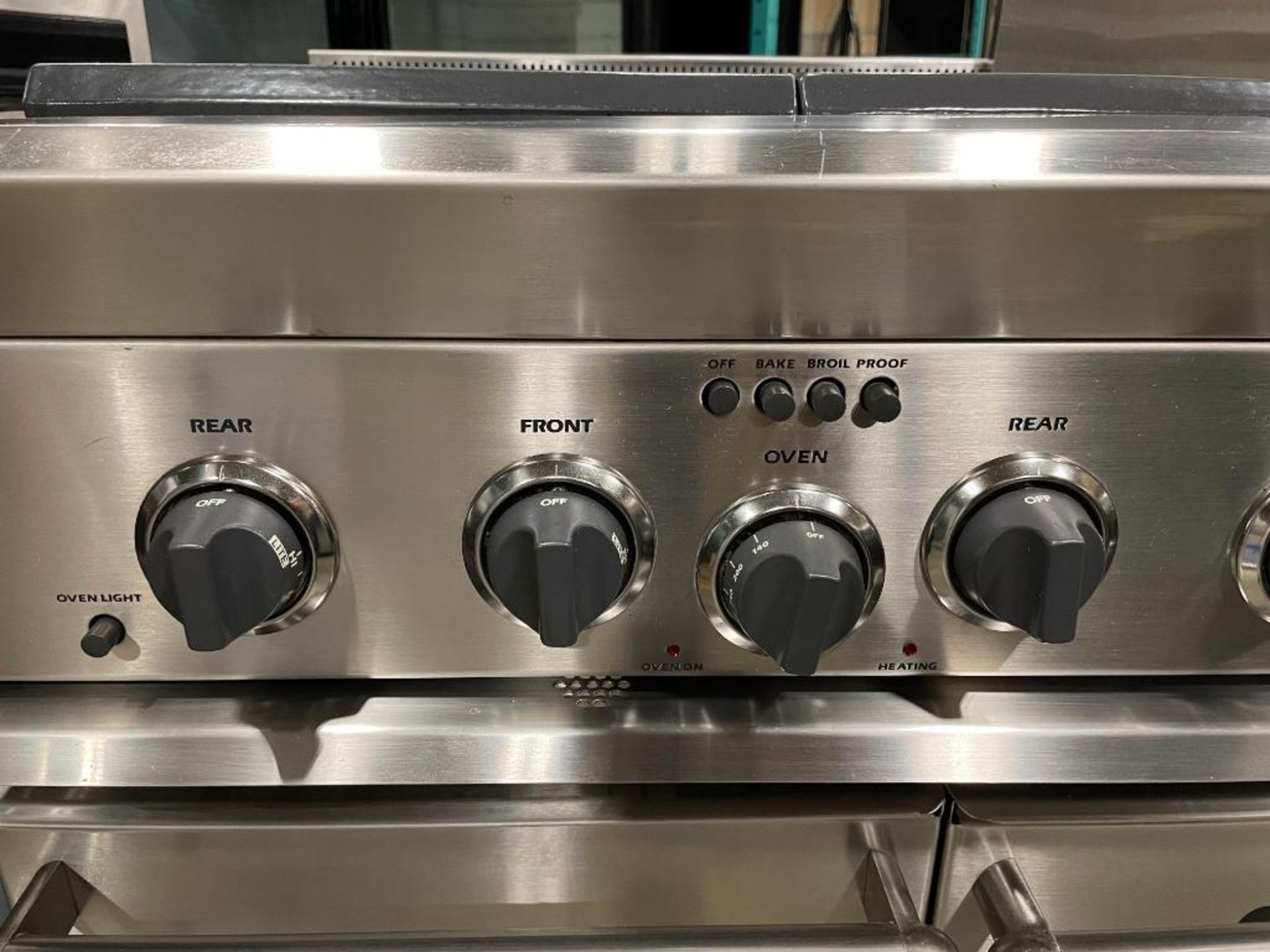 THERMADOR PROFESSIONAL GCR484GG STAINLESS STEEL DUAL FUEL RANGE WITH DOUBLE OVENS - Image 16 of 22