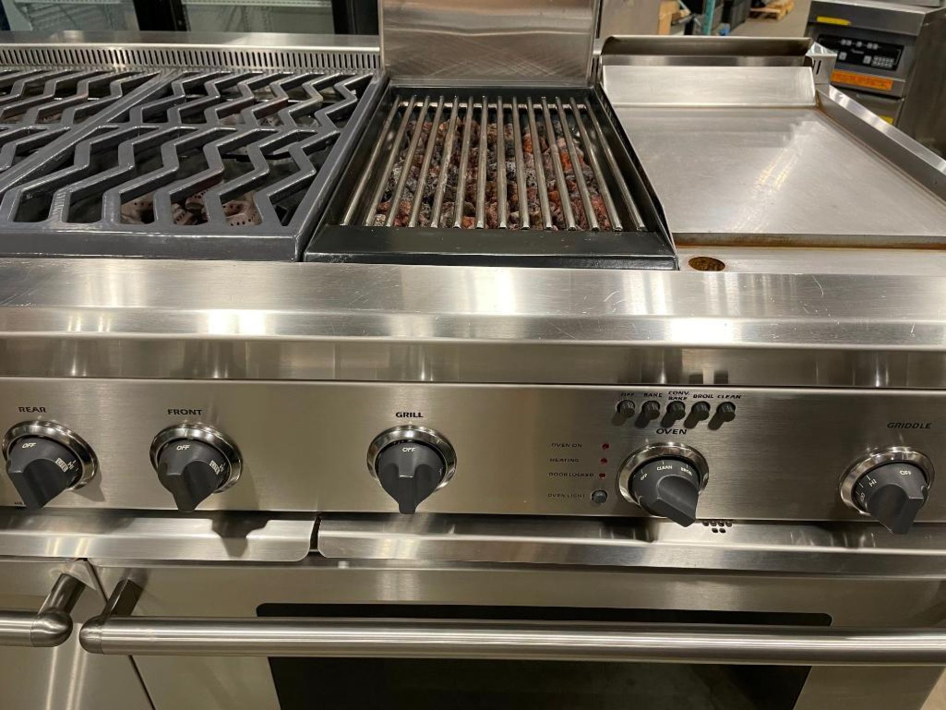 THERMADOR PROFESSIONAL GCR484GG STAINLESS STEEL DUAL FUEL RANGE WITH DOUBLE OVENS - Image 15 of 22