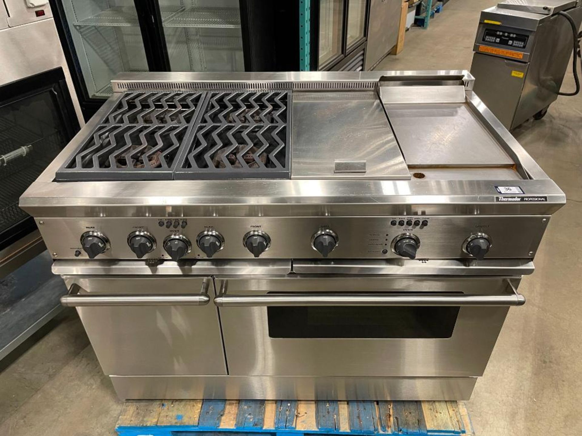 THERMADOR PROFESSIONAL GCR484GG STAINLESS STEEL DUAL FUEL RANGE WITH DOUBLE OVENS - Image 3 of 22