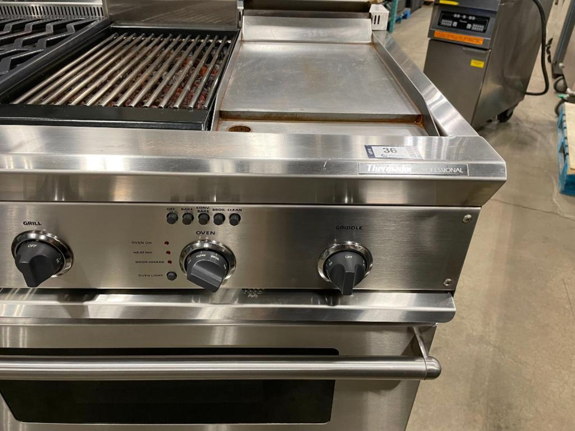 THERMADOR PROFESSIONAL GCR484GG STAINLESS STEEL DUAL FUEL RANGE WITH DOUBLE OVENS - Image 19 of 22