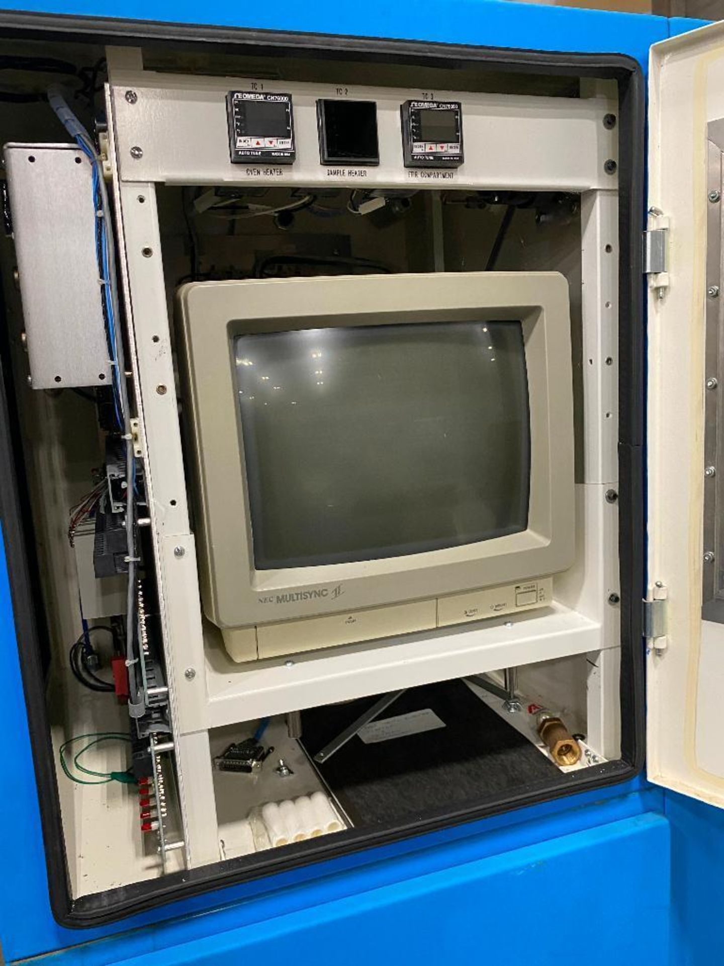 Poly Insitu Analyzer Cabinet - Image 9 of 12