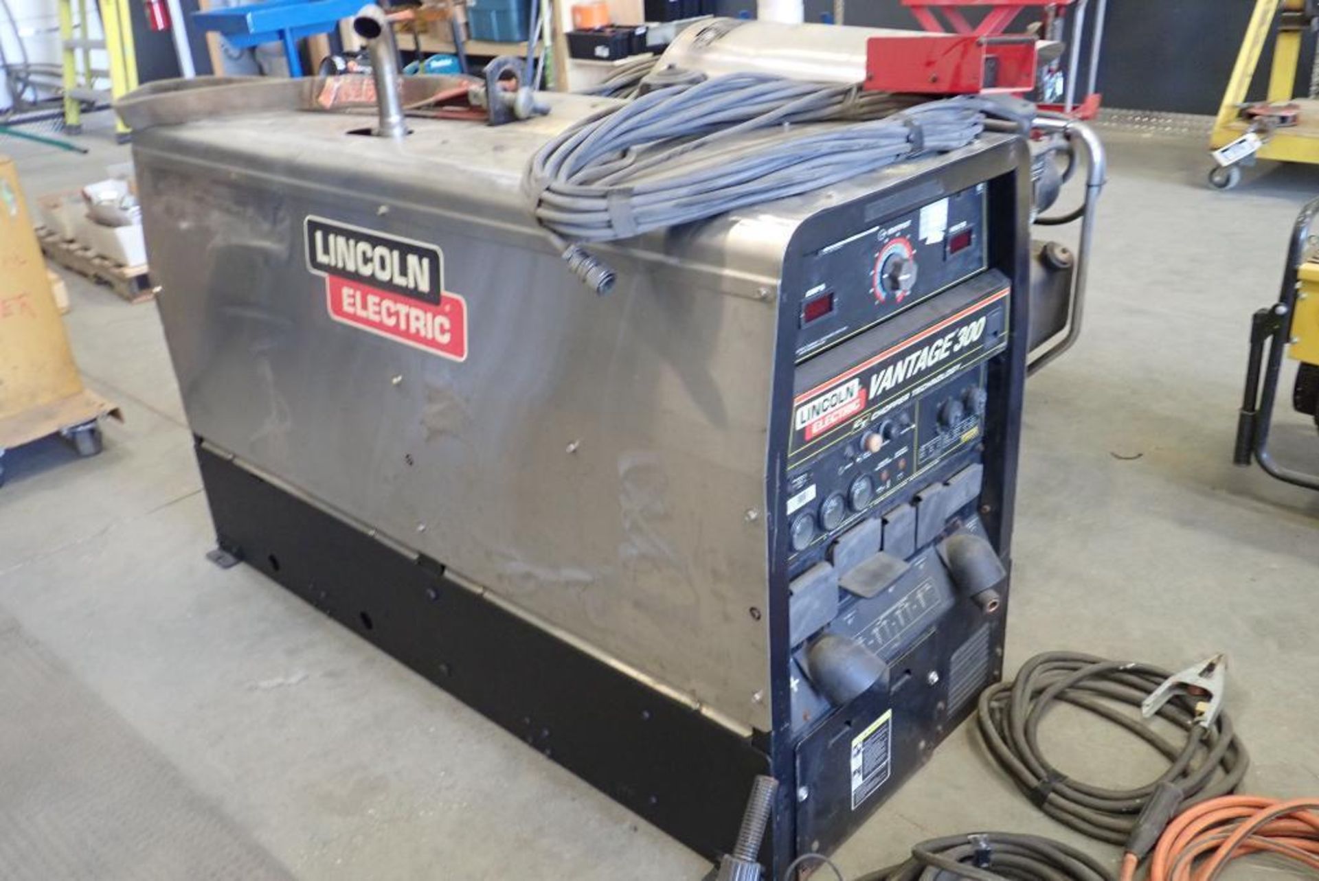 2007 Lincoln Electric Vantage 300 Diesel Portable Welder w/ Remote, Showing 2,079hrs SN U1070908955. - Image 3 of 8
