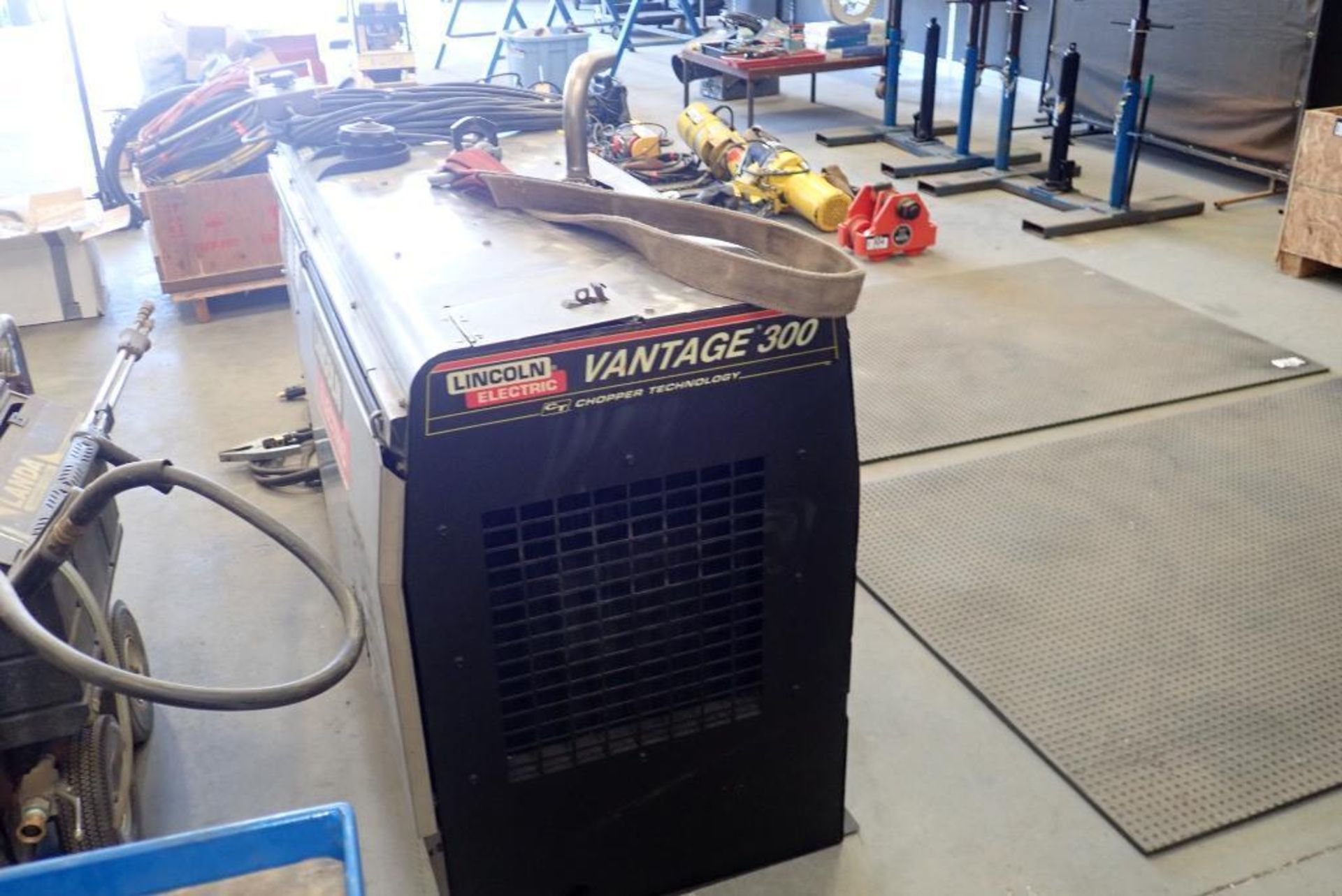 2007 Lincoln Electric Vantage 300 Diesel Portable Welder w/ Remote, Showing 2,079hrs SN U1070908955. - Image 5 of 8