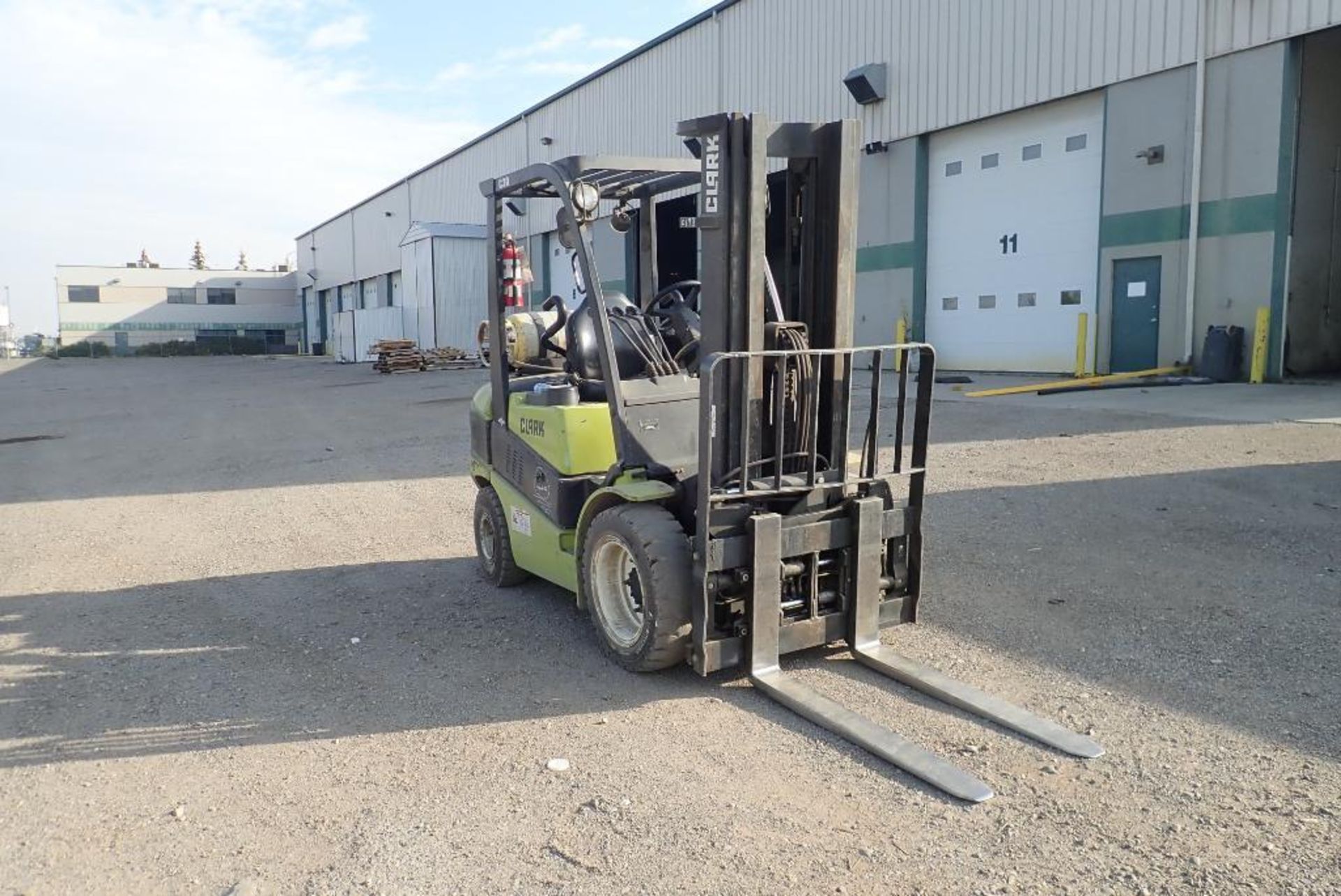 Clark C30L 5,000lbs Capacity LPG Forklift. SN P232L-0198-9572KF. - Image 2 of 6