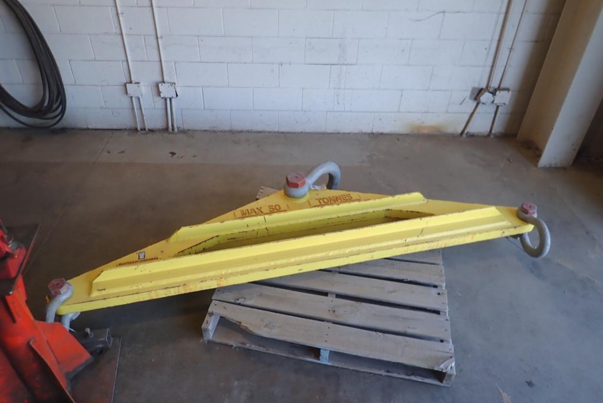 Lot of 50-Ton Spreader Bar w/(2) 55,000lbs Spreader Arms.