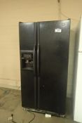 Kenmore Side by Side Refrigerator/Freezer w/Water and Ice Maker.