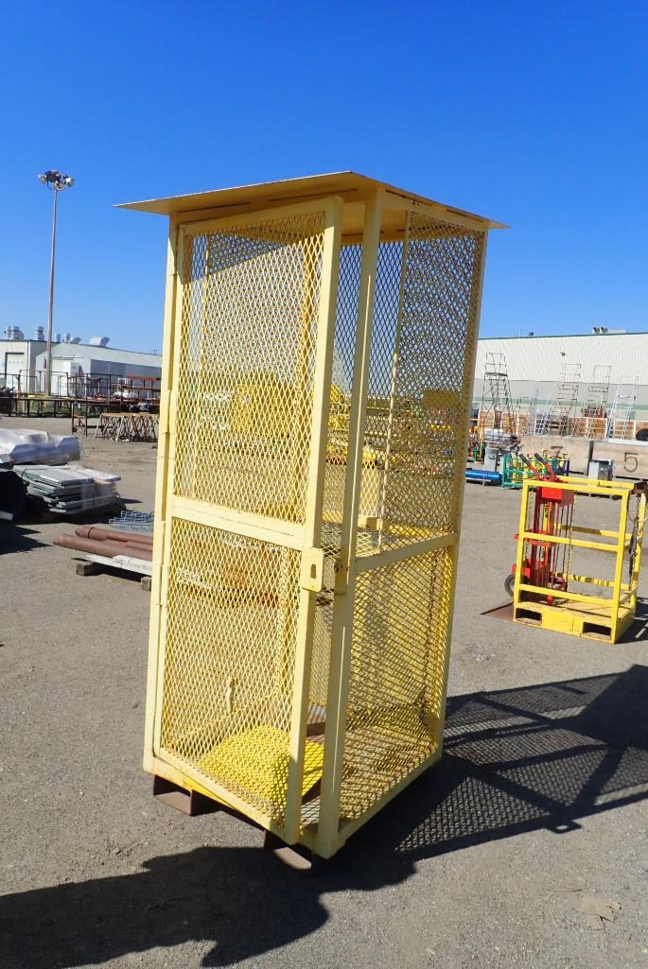 Cylinder Cage w/Forklift Pockets.