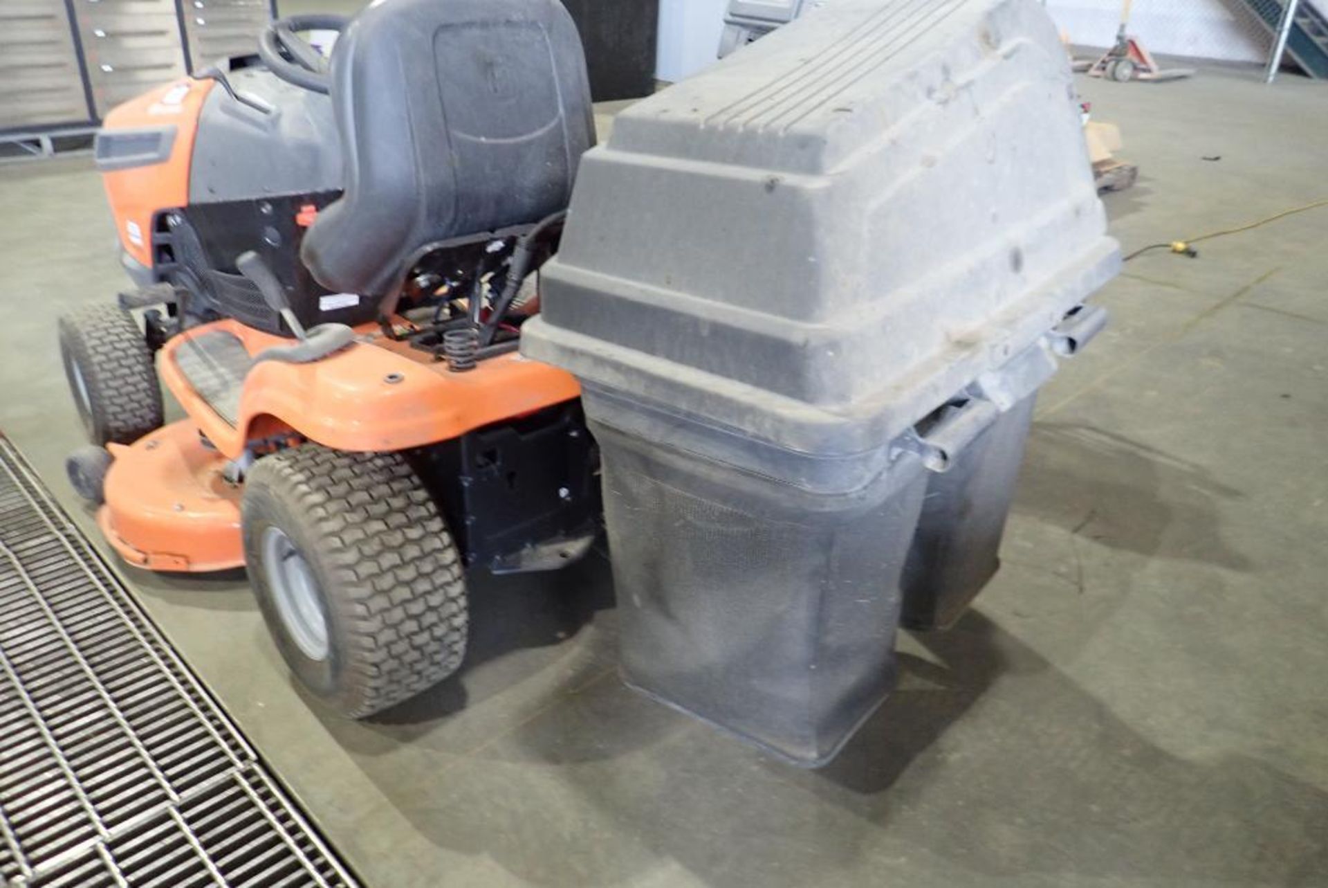 Husqvarna YTH 21K42 Gas Ride-On Mower w/ Collection Bag. - Image 2 of 2